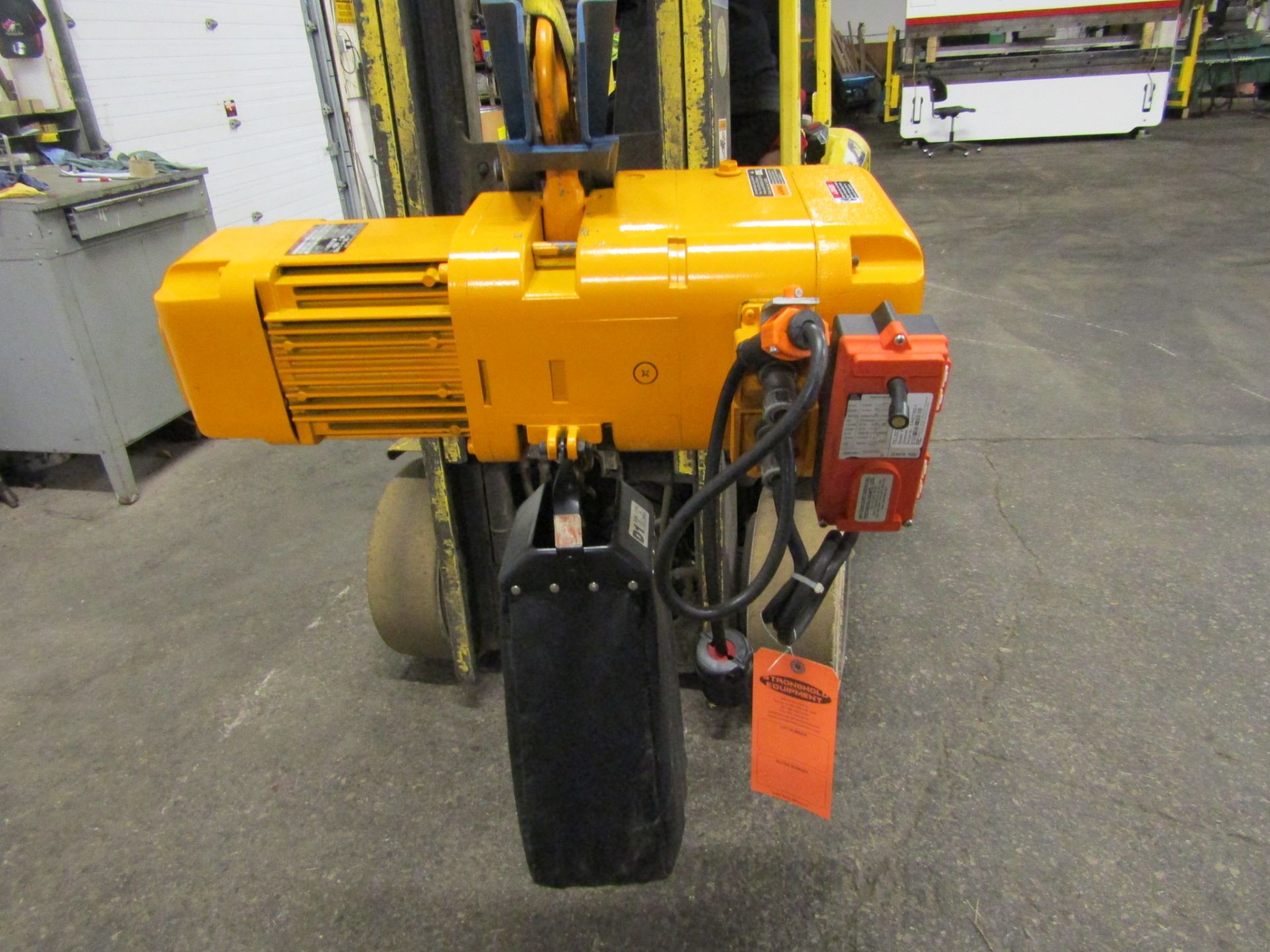 Harrington 2 Ton Electric Chain Hoist model 4H - 2000kg / 4000lbs lift capacity with trolley - Image 2 of 3