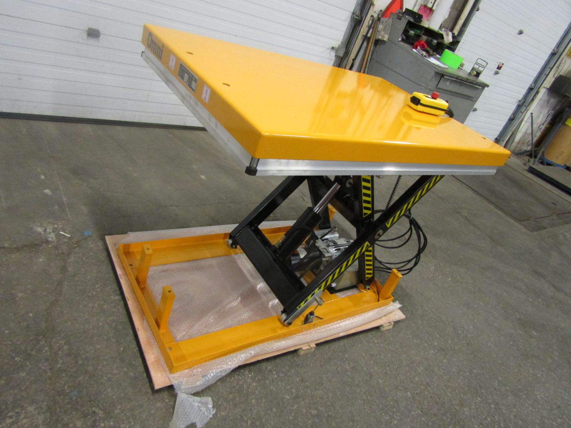 Omni Hydraulic Lift Table 32" x 52" x 40" lift - 2000lbs capacity - MINT - 115V