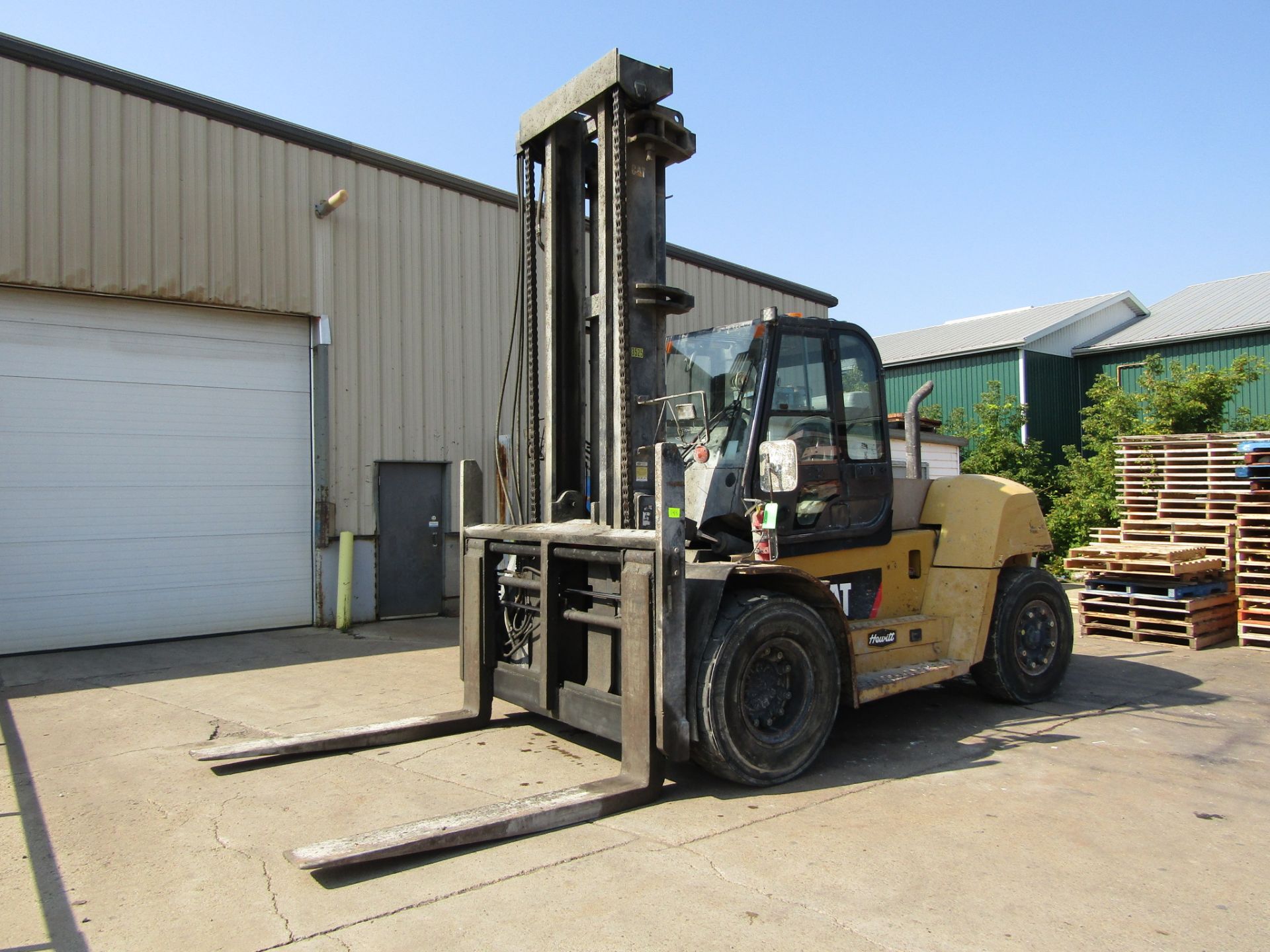 2008 CAT 33000lbs OUTDOOR Forklift with dual front tires & 6' Forks - diesel powered - Image 2 of 2