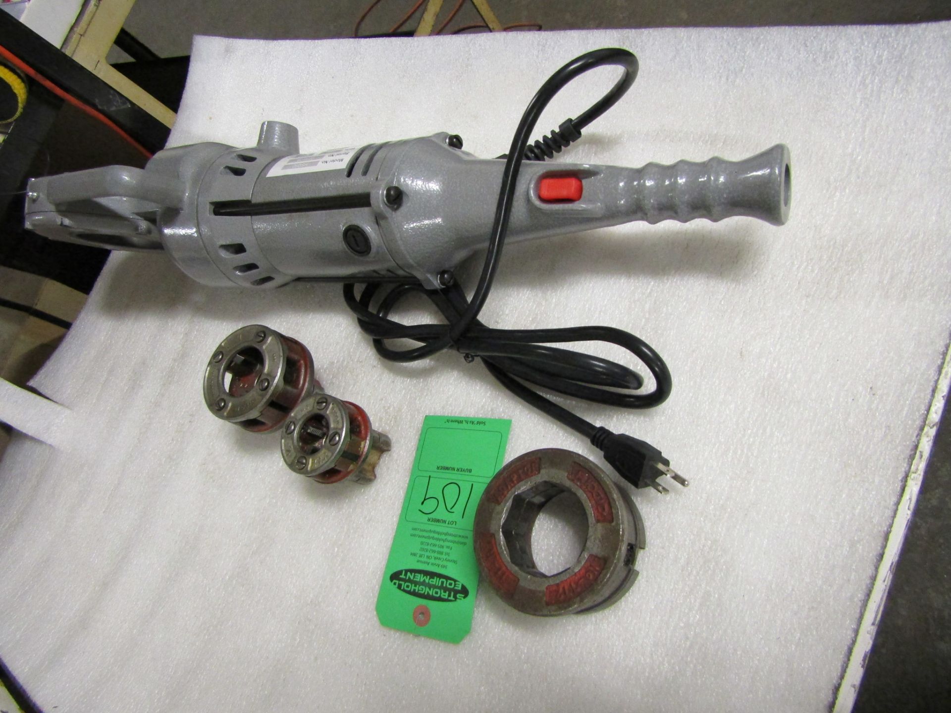 Ridgid Pipe Threading Die set with MINT handheld power threader unit up to 2" capacity in CASE - Image 2 of 2