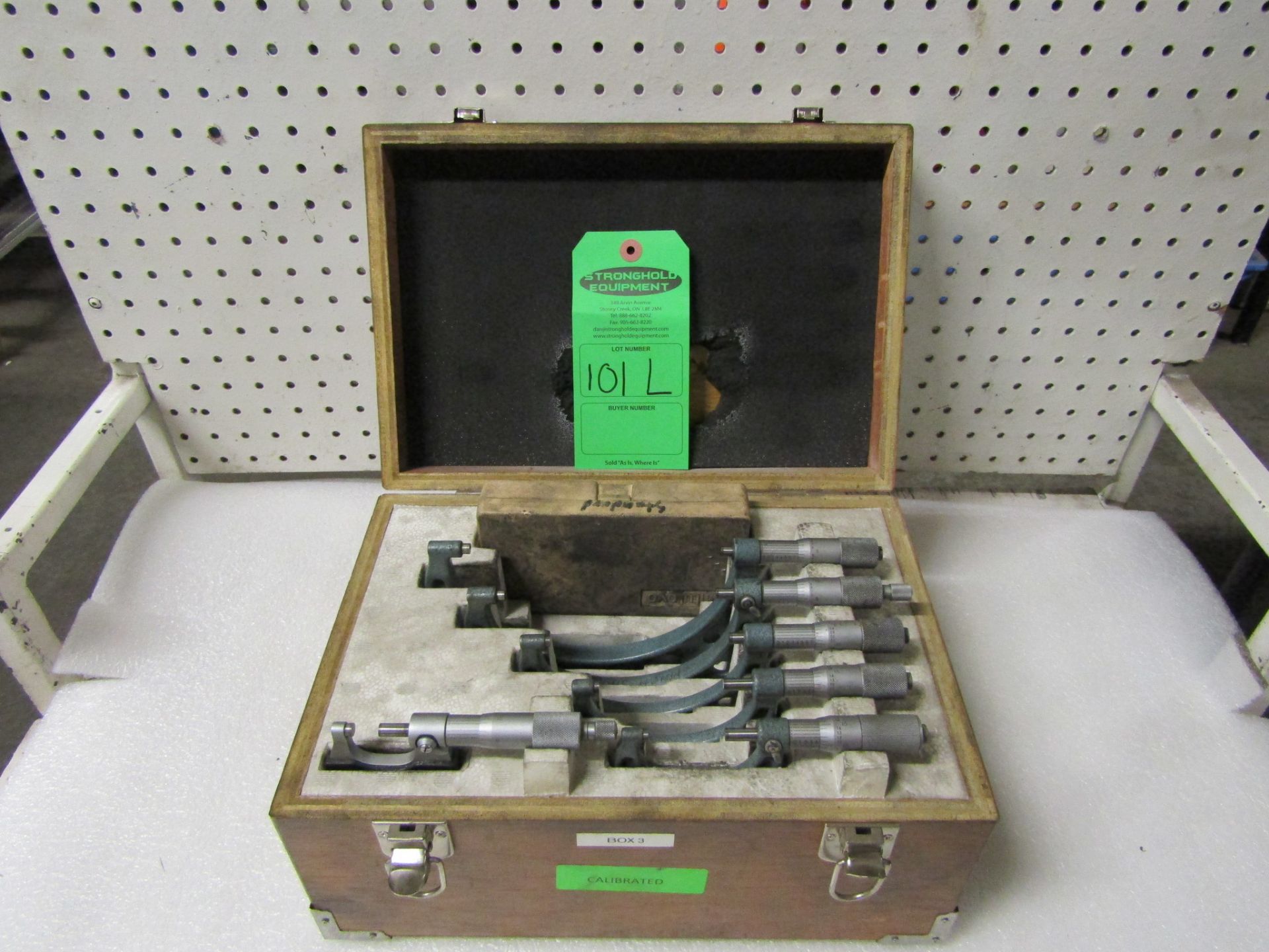 Mitutoyo 0-6" Outside Micrometer Set with 6 micrometers and standard calibration rod set