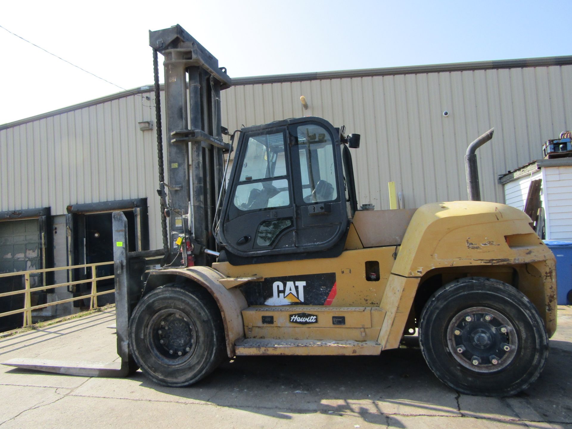 2008 CAT 33000lbs OUTDOOR Forklift with dual front tires & 6' Forks - diesel powered