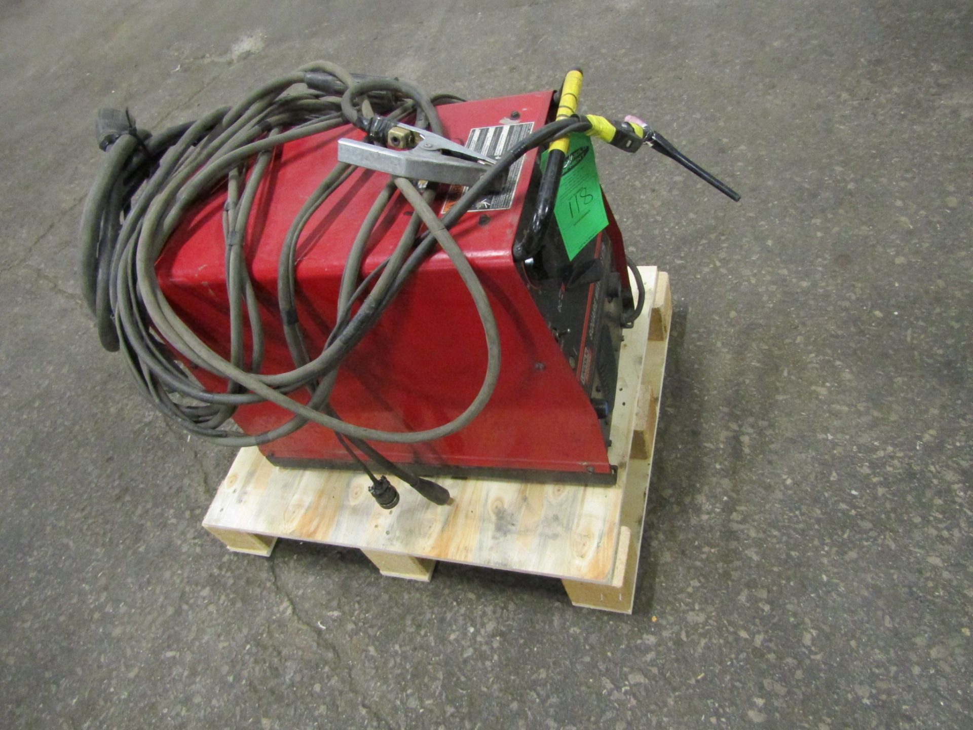 Lincoln Electric Squarewave 175 tig welder complete with tig gun & cables 230V - Image 2 of 2