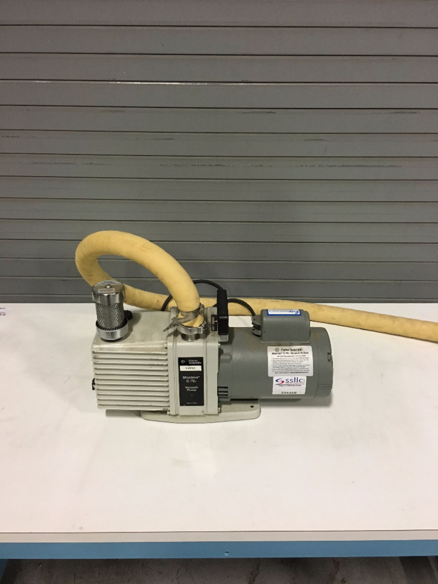 Fisher Scientific Model 1101007445 Maxima C Plus Vacuum Pump