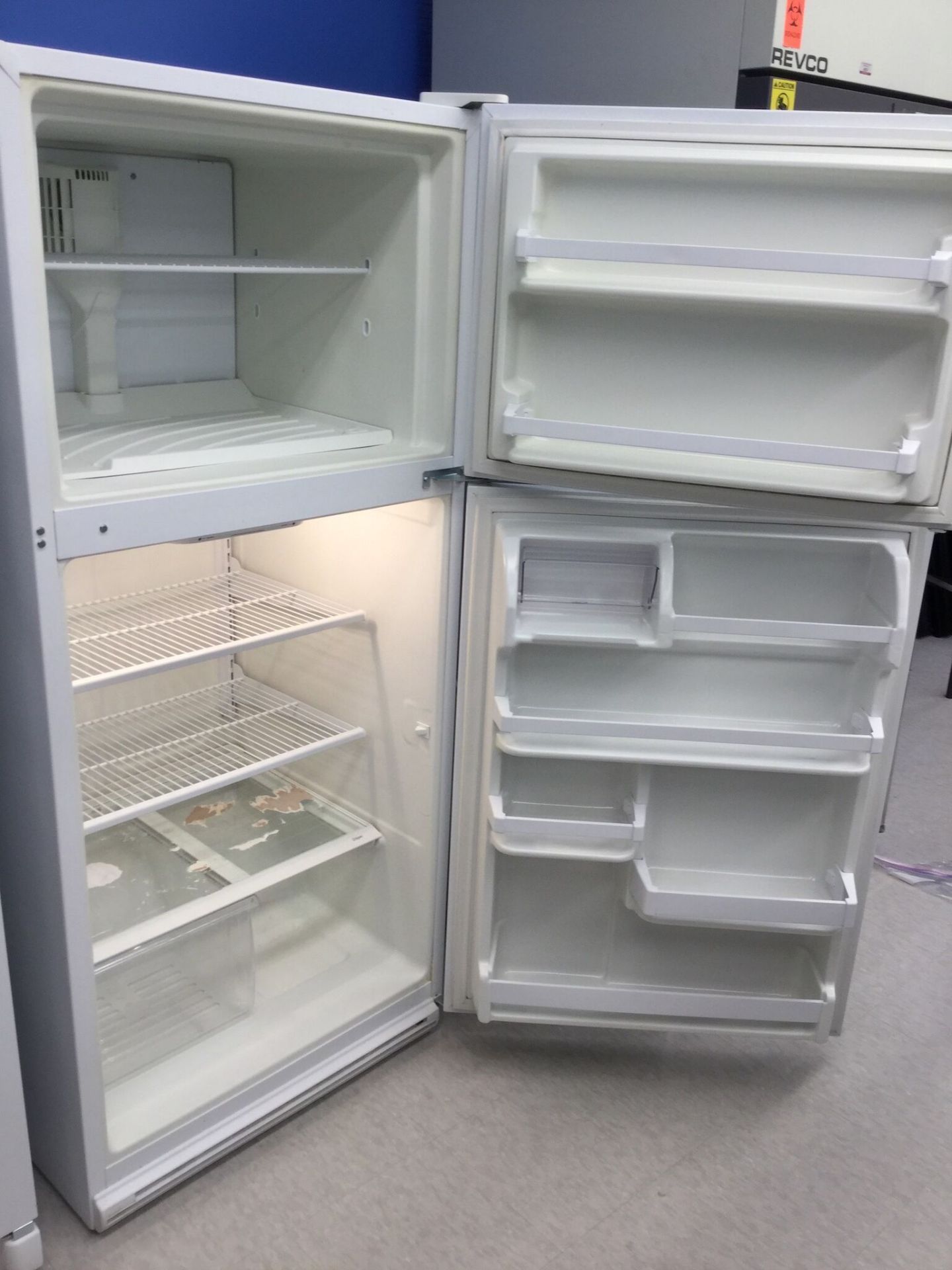 Fisher Scientific Model ET18NK Laboratory Refrigerator/Freezer Combo - Image 3 of 3