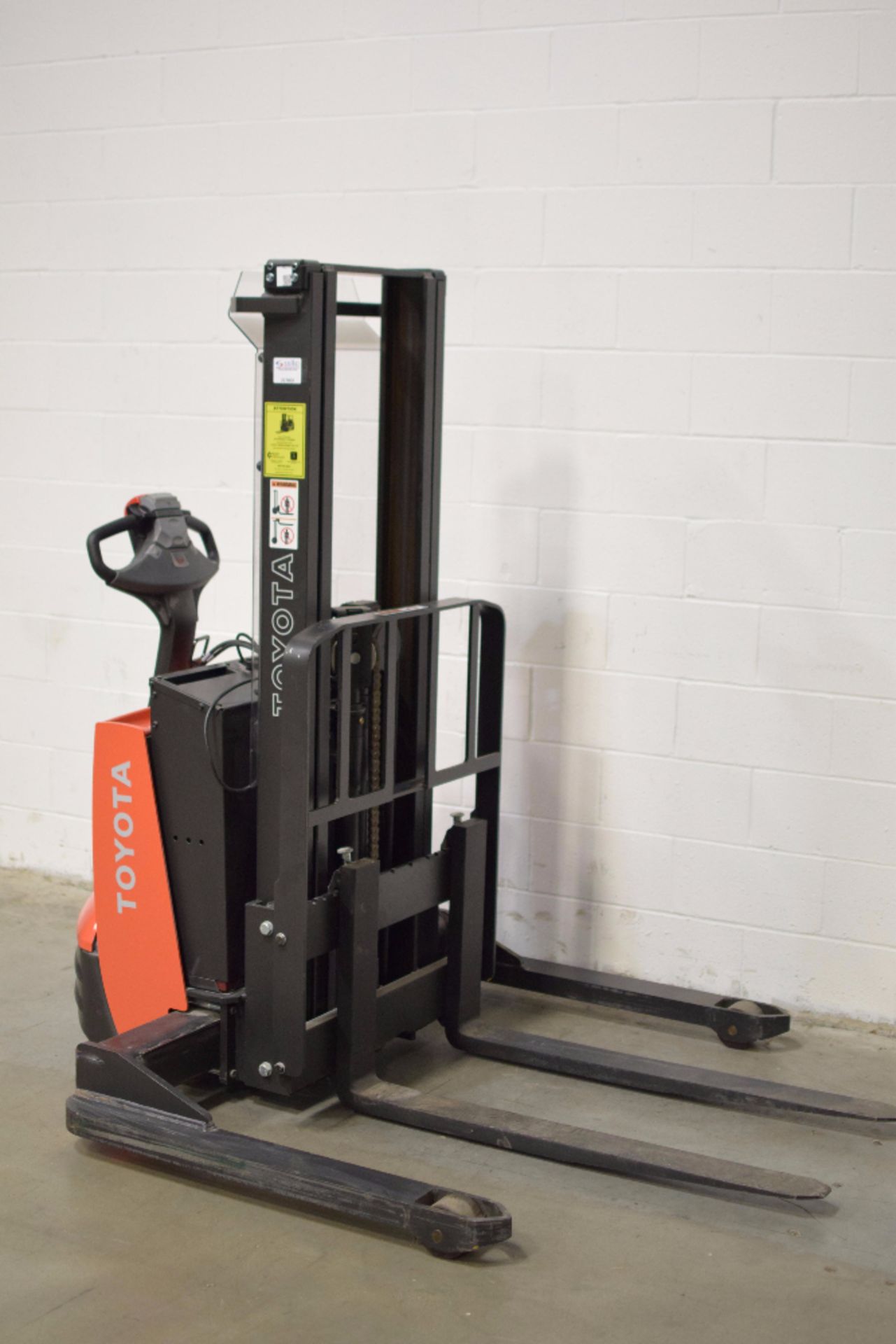 Toyota model 7BWS13 Electric Forklift Truck - Image 2 of 3