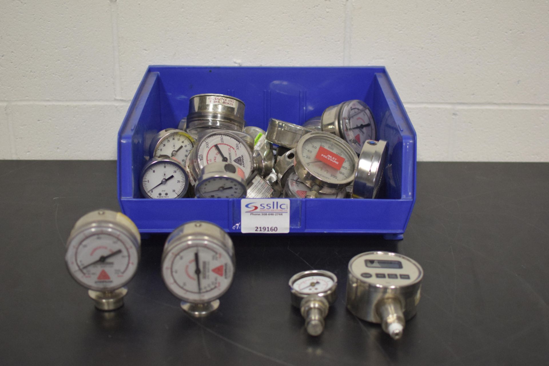 Lot of (33) PSI Gauges