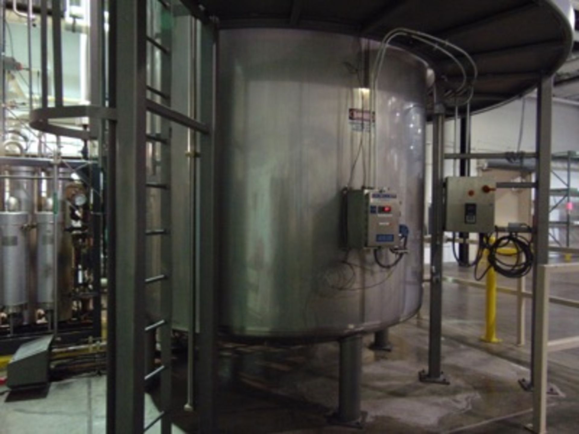 Mueller 4500 Gal. Jacketed S.S. USP Water - Image 2 of 7