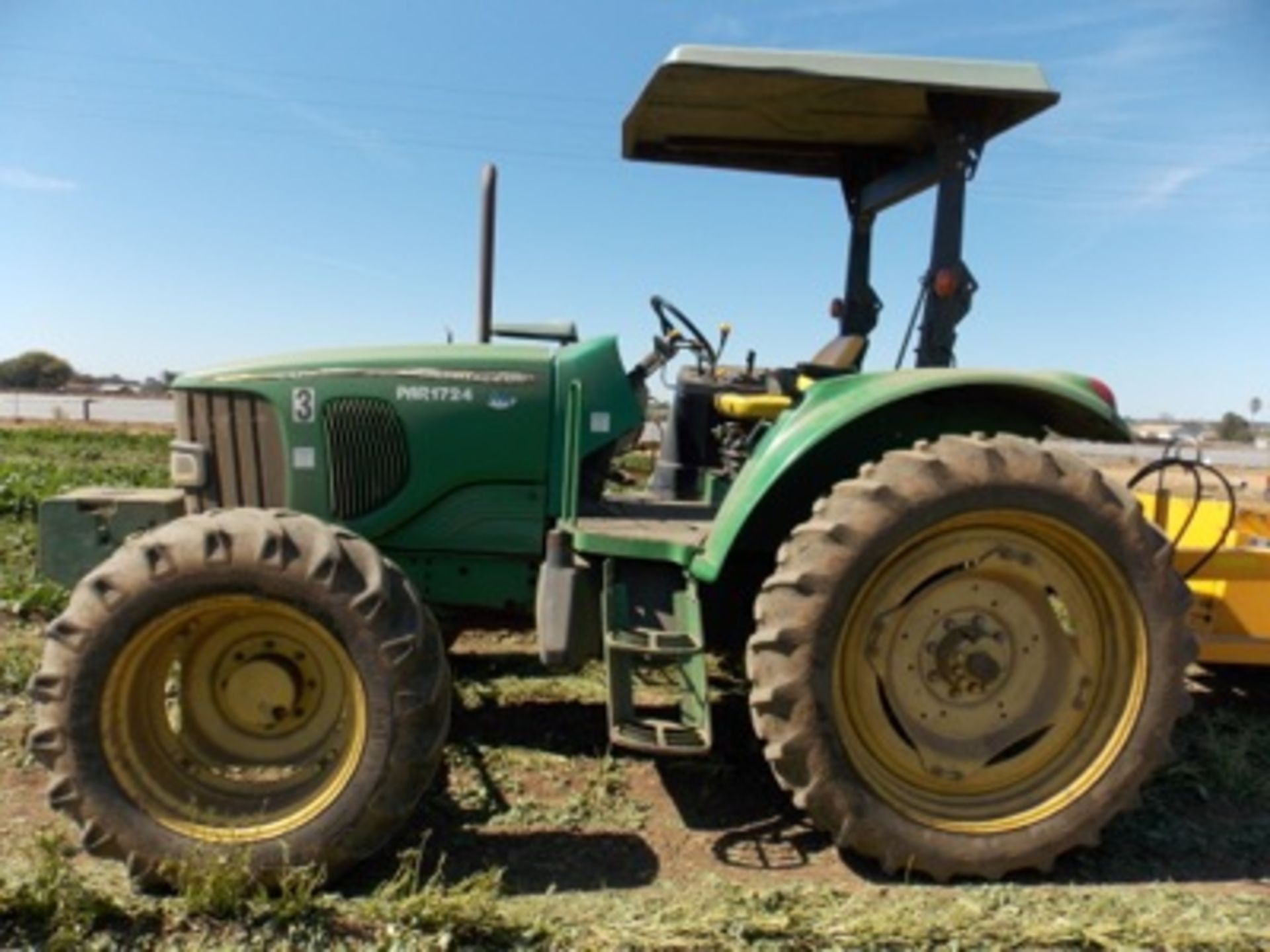 (2006) John Deere mod. 6420, MFWD, 4-Spd Semi-Automatic Farm Tractor, 3pt. Hitch. - Image 2 of 7