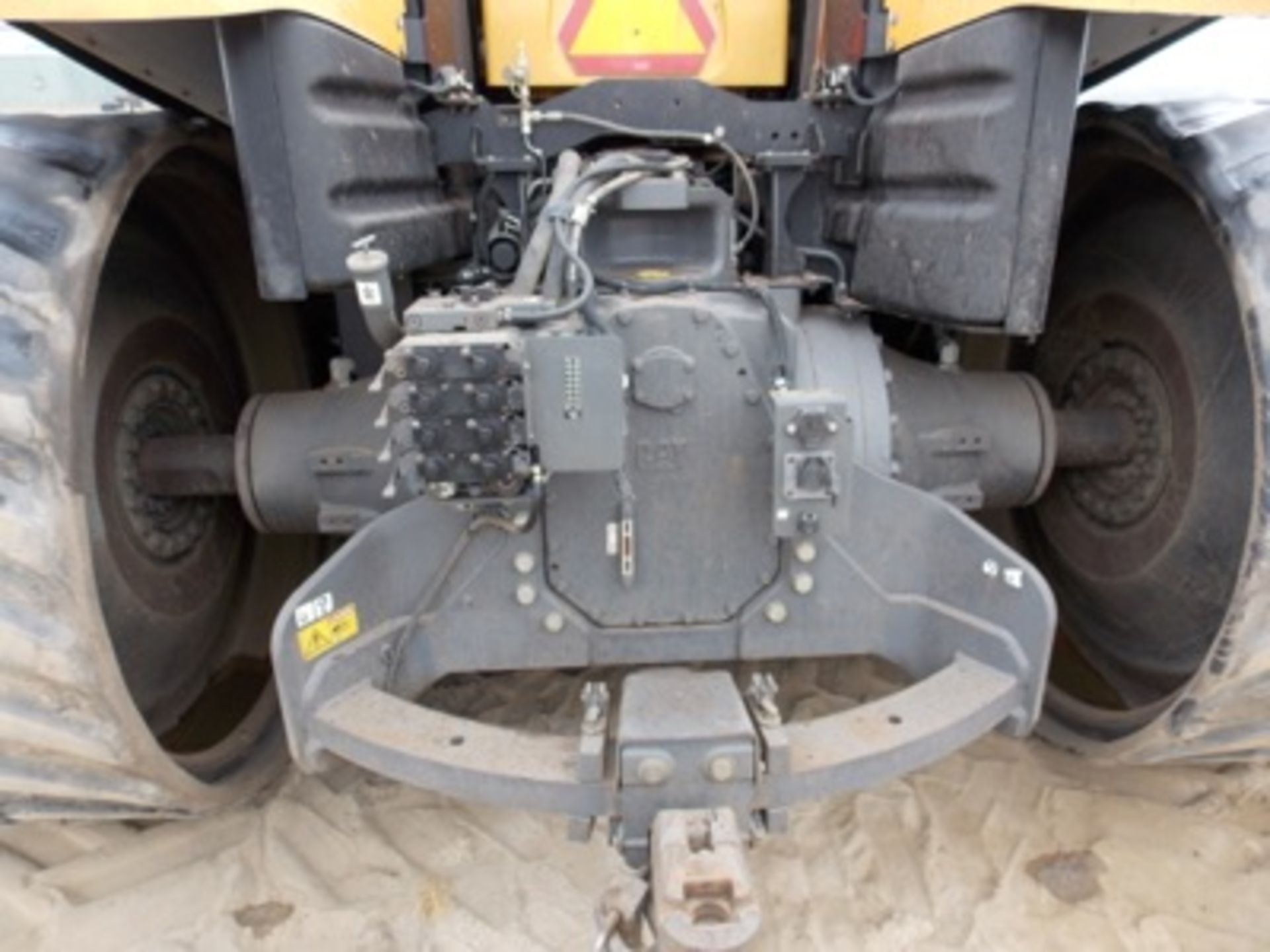 (2009) Challenger mod. MT855C, 15.1L 6 Cyl. Diesel, CAT-C-15-475HP, 30" AP Tracks Crawler Tractor - Image 4 of 12