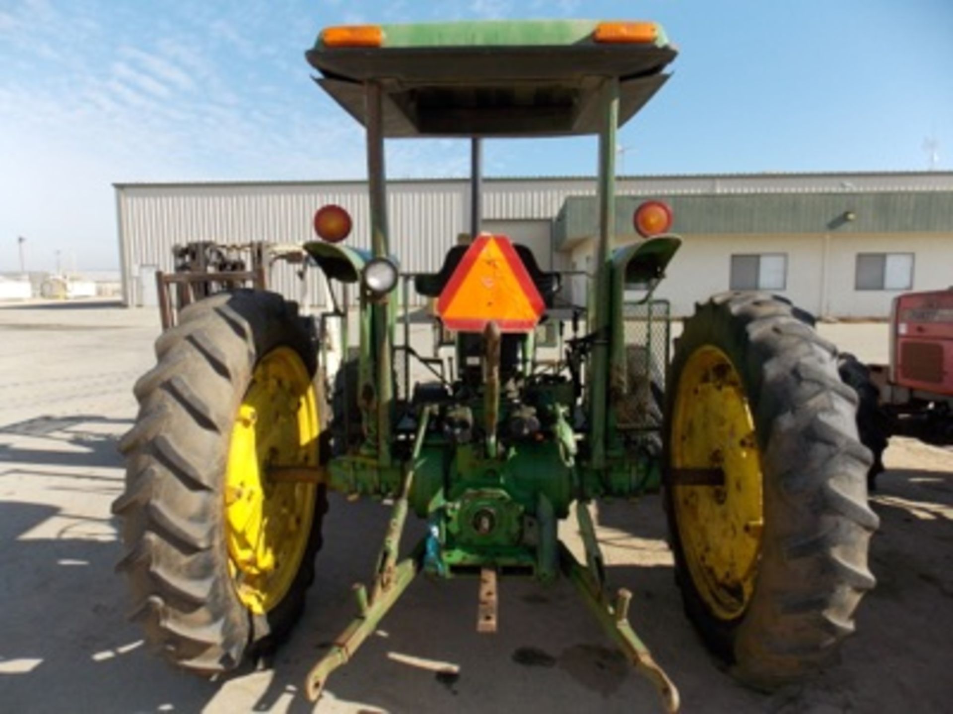 (1984) John Deere mod. 2750, 4WD, 3pt. Hitch Farm Tractor, Hrs: 9823; S/N LO2750W514763 - Image 4 of 7