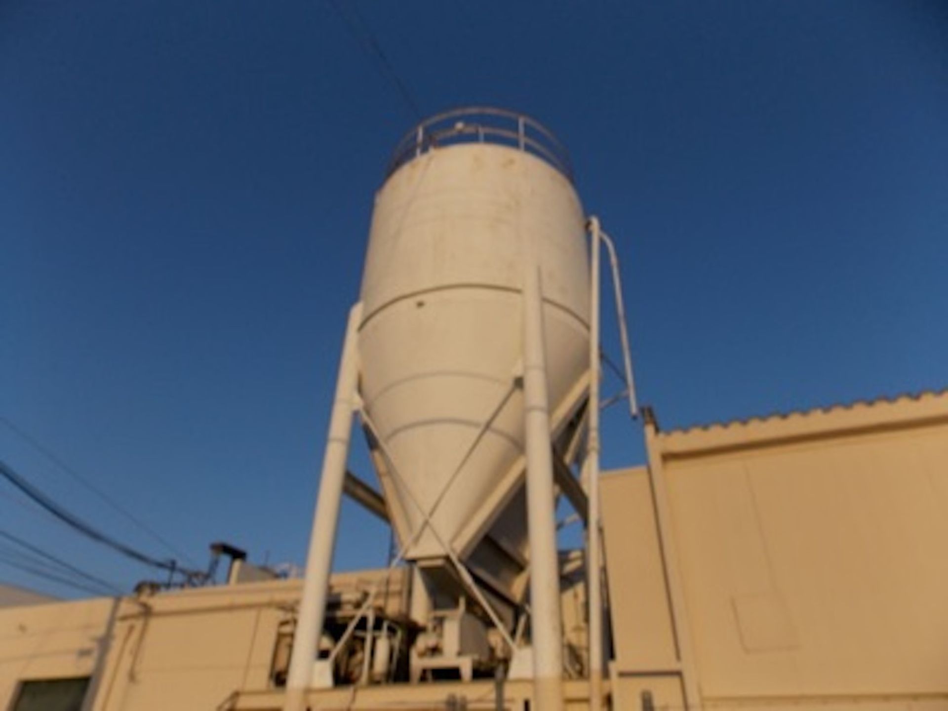 Flour Silo w/ Ladder, Overall Size: 11' Dia. x 22' Tall, Silo Only, No Legs w/ Airlock & Vacuum - Image 3 of 3