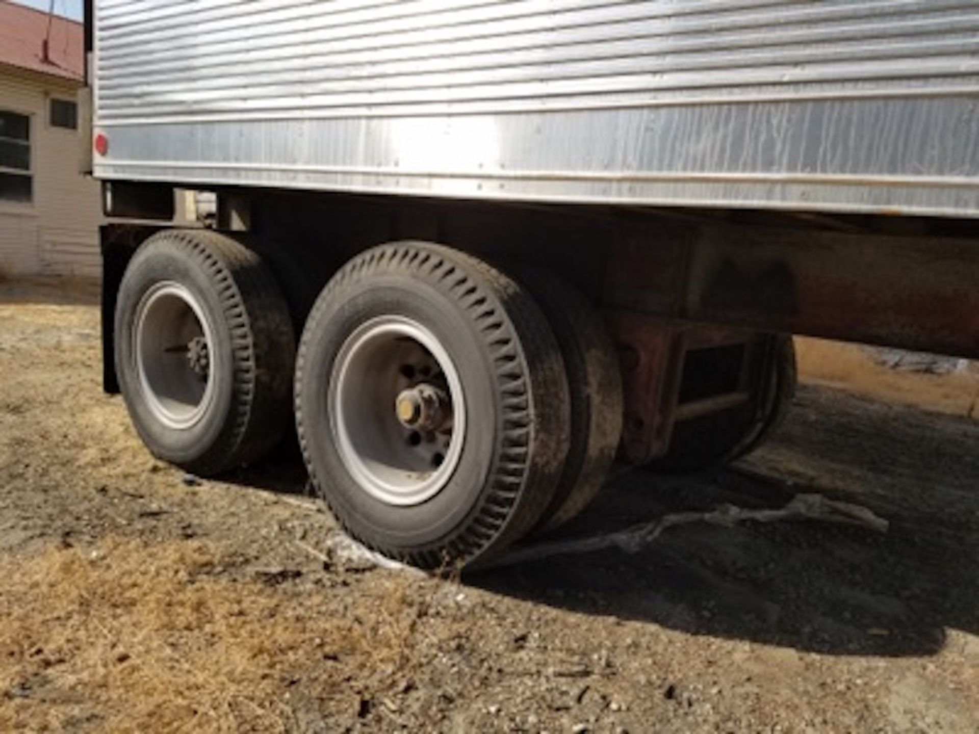 (1972) Fruehauf 40' 2-Axle Trailer Vin: FWP293101 (NO TITLE - STORAGE ONLY) - Image 3 of 4