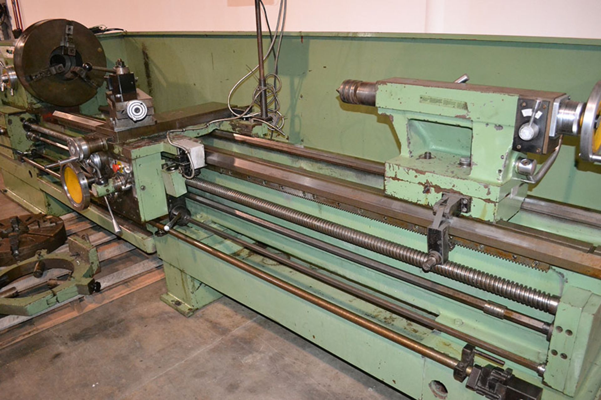 Lion C10T 25″ / 33″ x 120″ Gap Bed Engine Lathe w/ DRO - Image 5 of 14