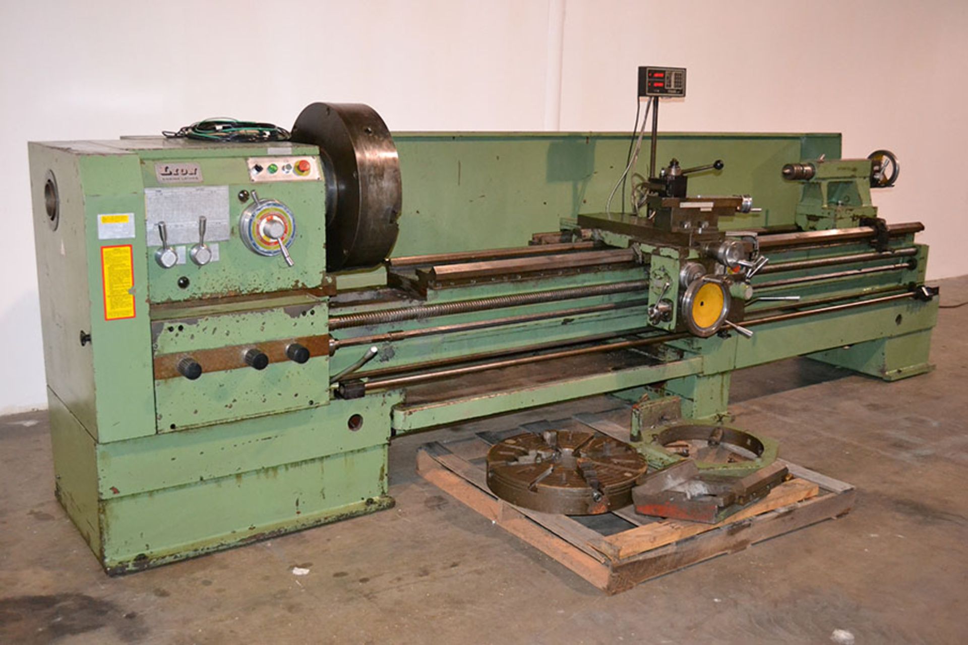 Lion C10T 25″ / 33″ x 120″ Gap Bed Engine Lathe w/ DRO - Image 3 of 14