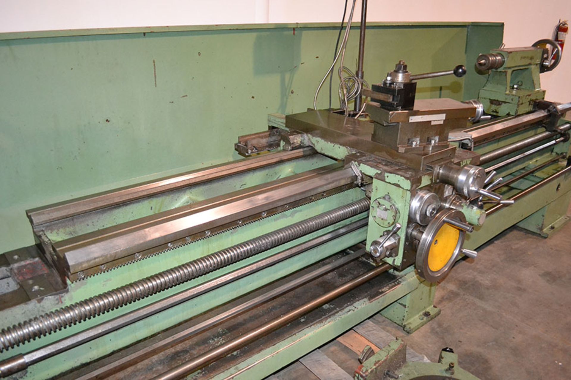 Lion C10T 25″ / 33″ x 120″ Gap Bed Engine Lathe w/ DRO - Image 8 of 14