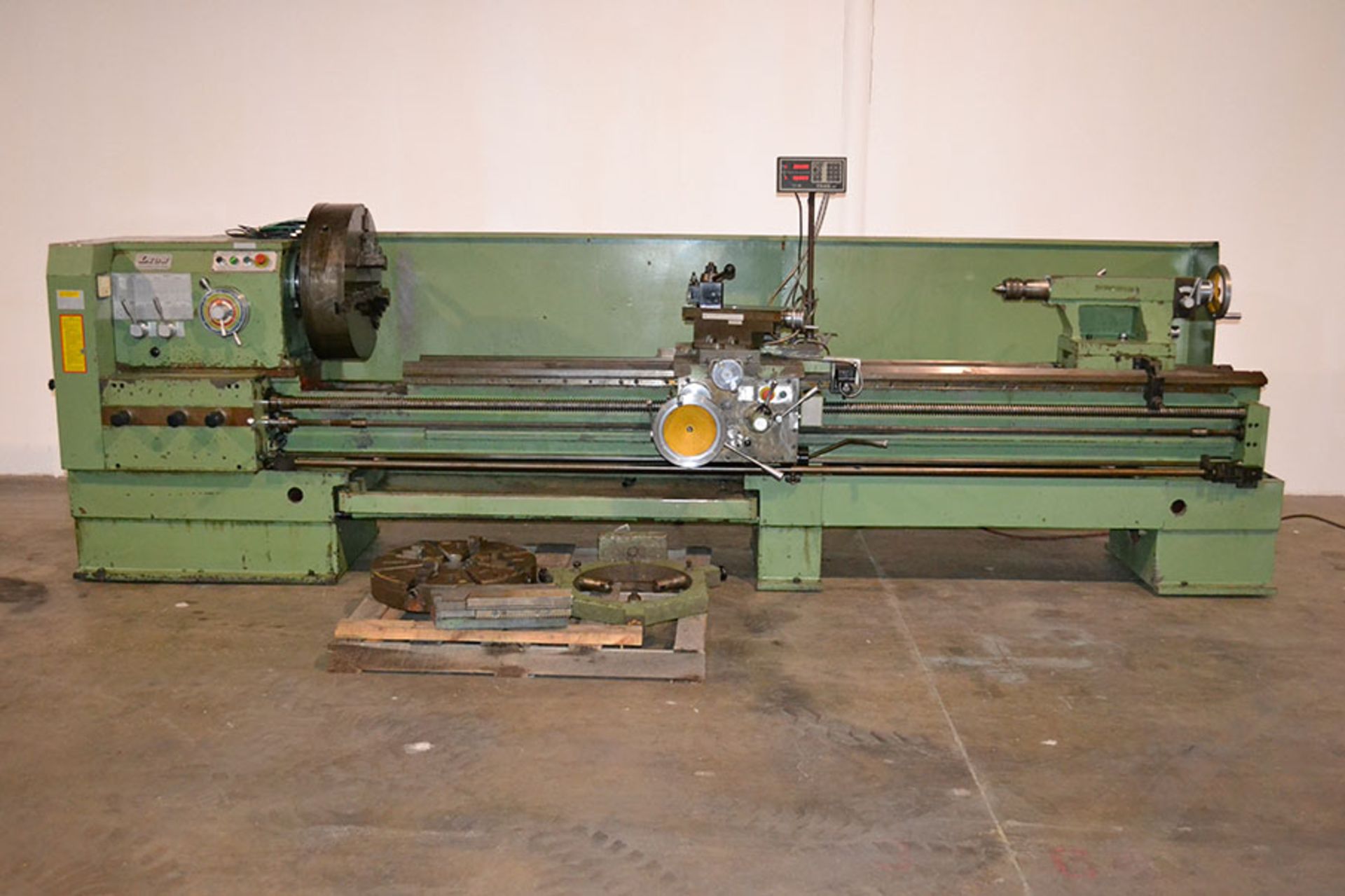 Lion C10T 25″ / 33″ x 120″ Gap Bed Engine Lathe w/ DRO