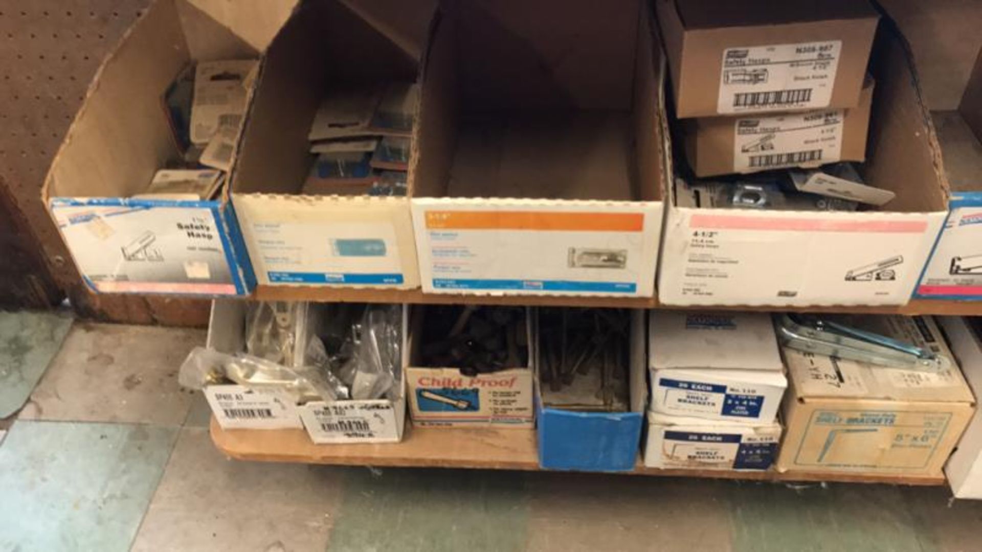 Three shelves of brackets, safety hasp, hinges - Image 10 of 10