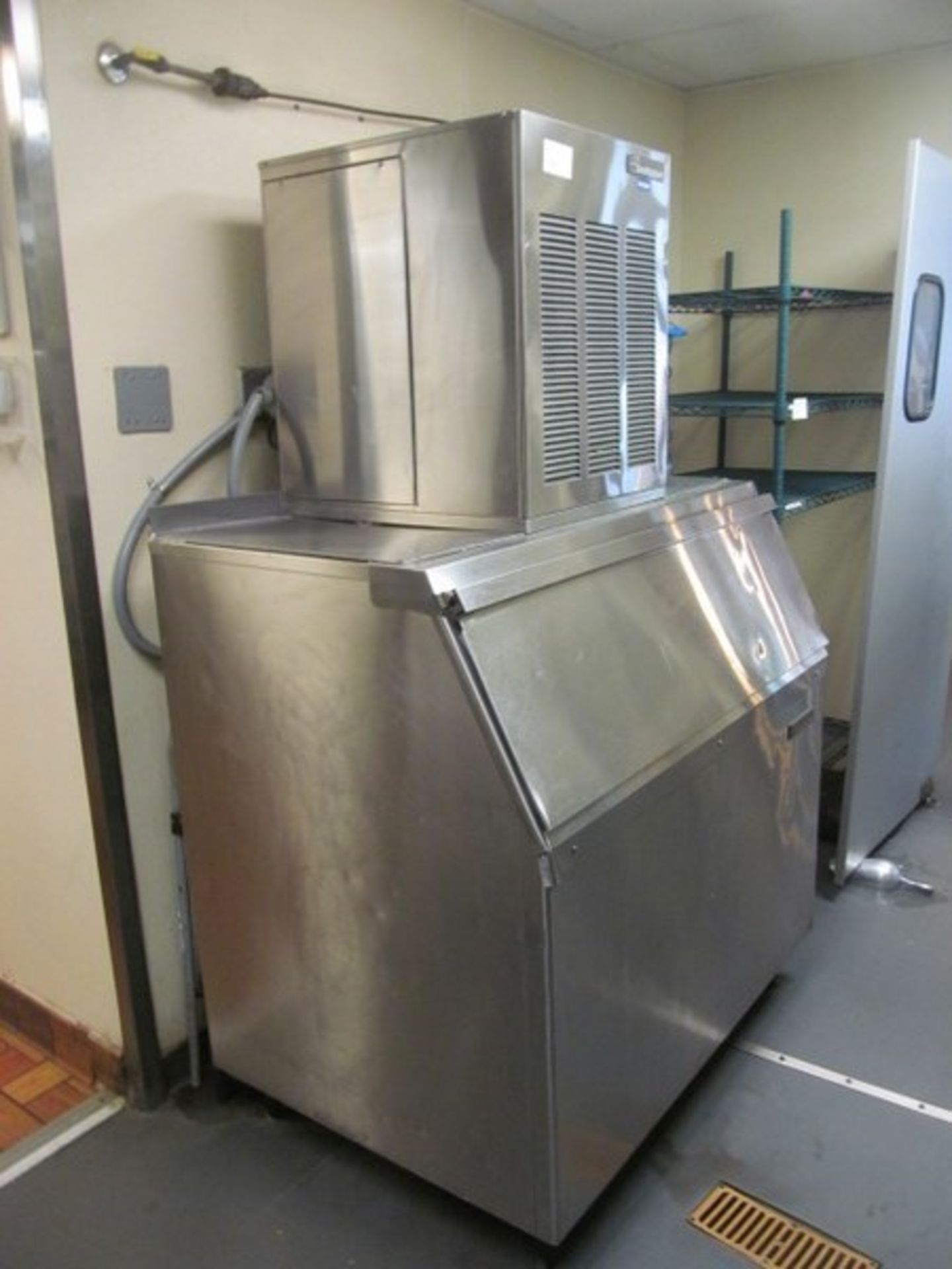 Scotsman Ice Machine, Air Cooled, 1000lbs Bin