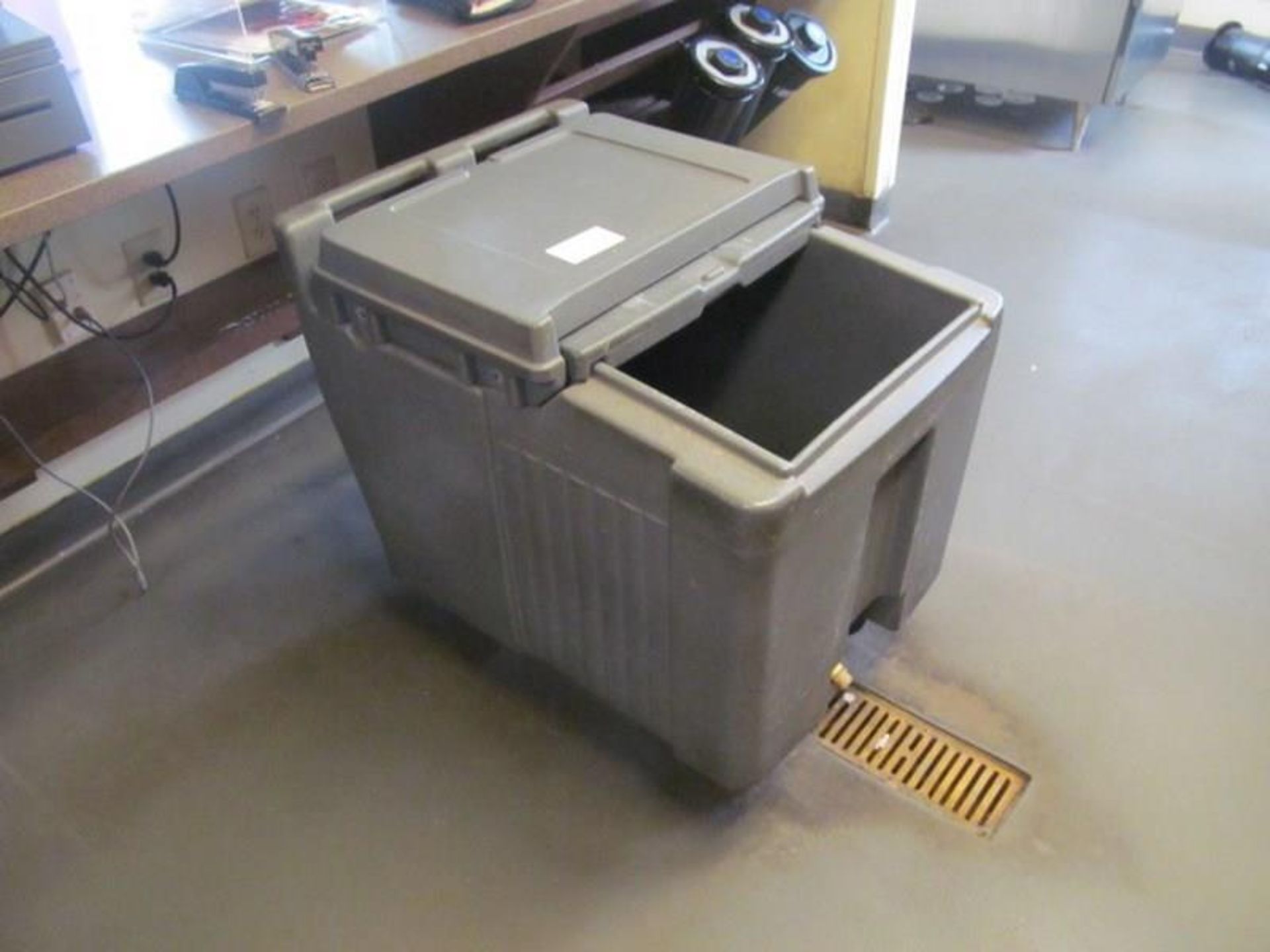 Portable Plastic Ice Bin