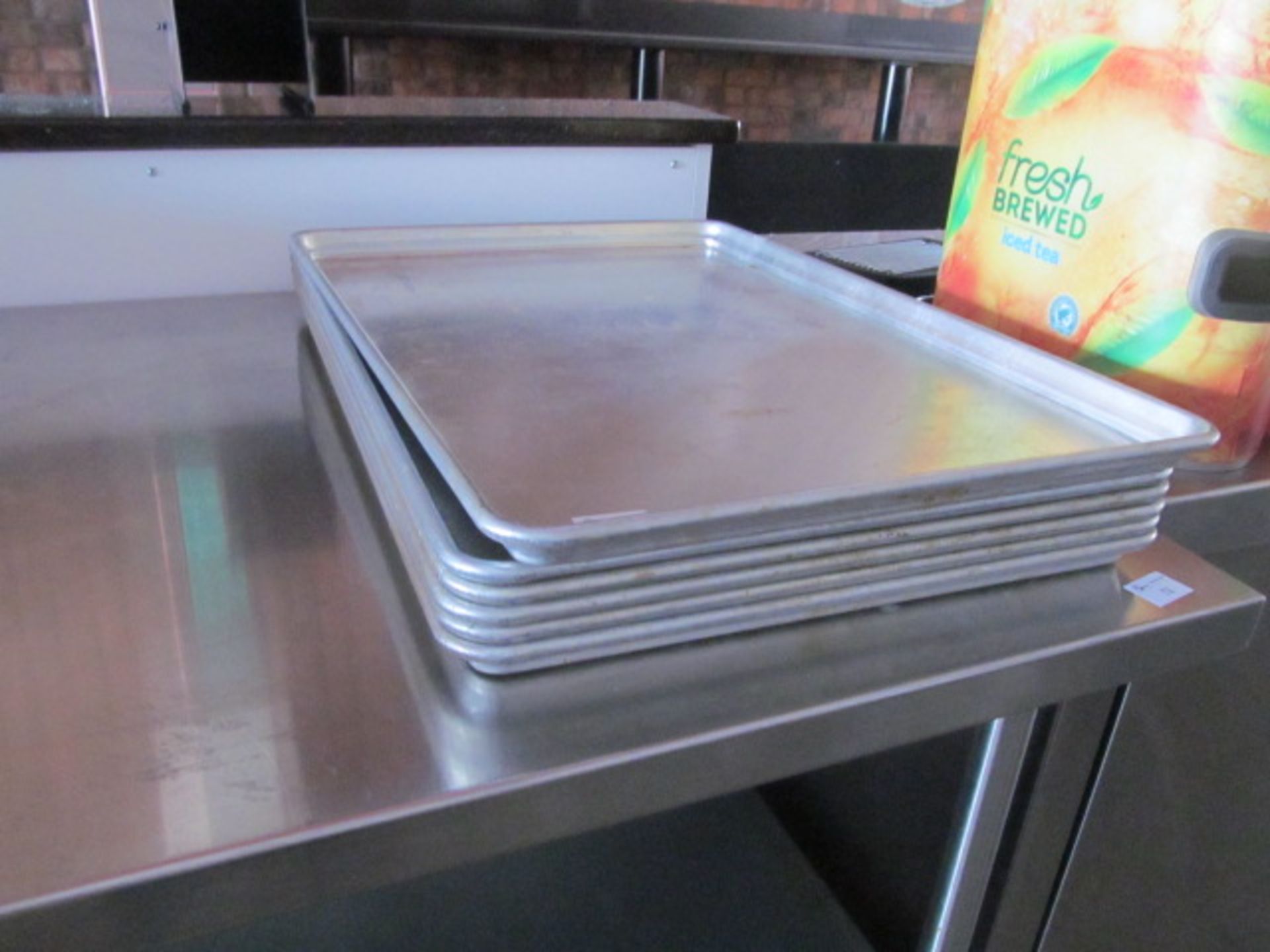 6 Sheet Pans, Aluminum, Like New Condition