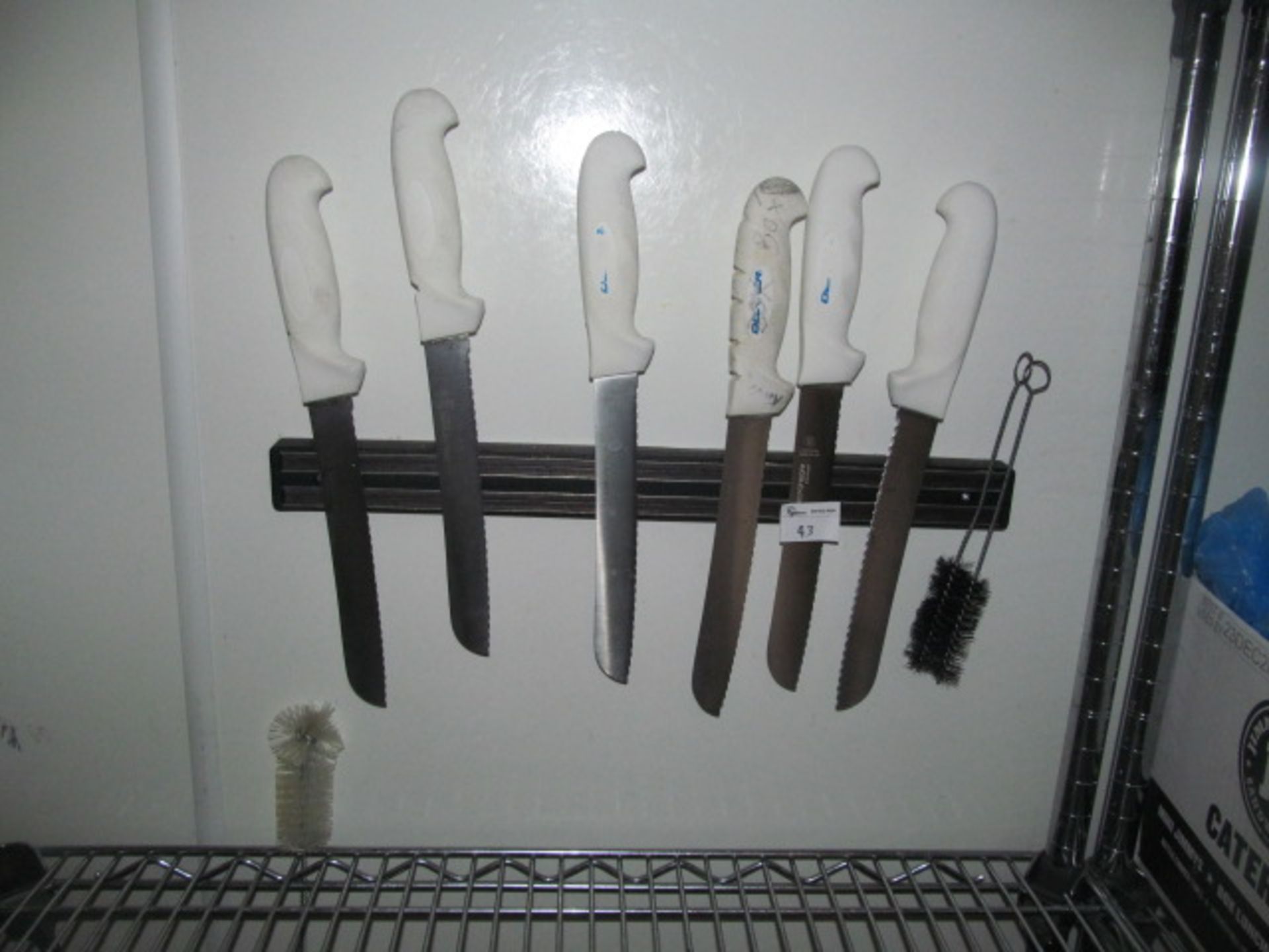 (6) Knives w/ Magnetic Holder