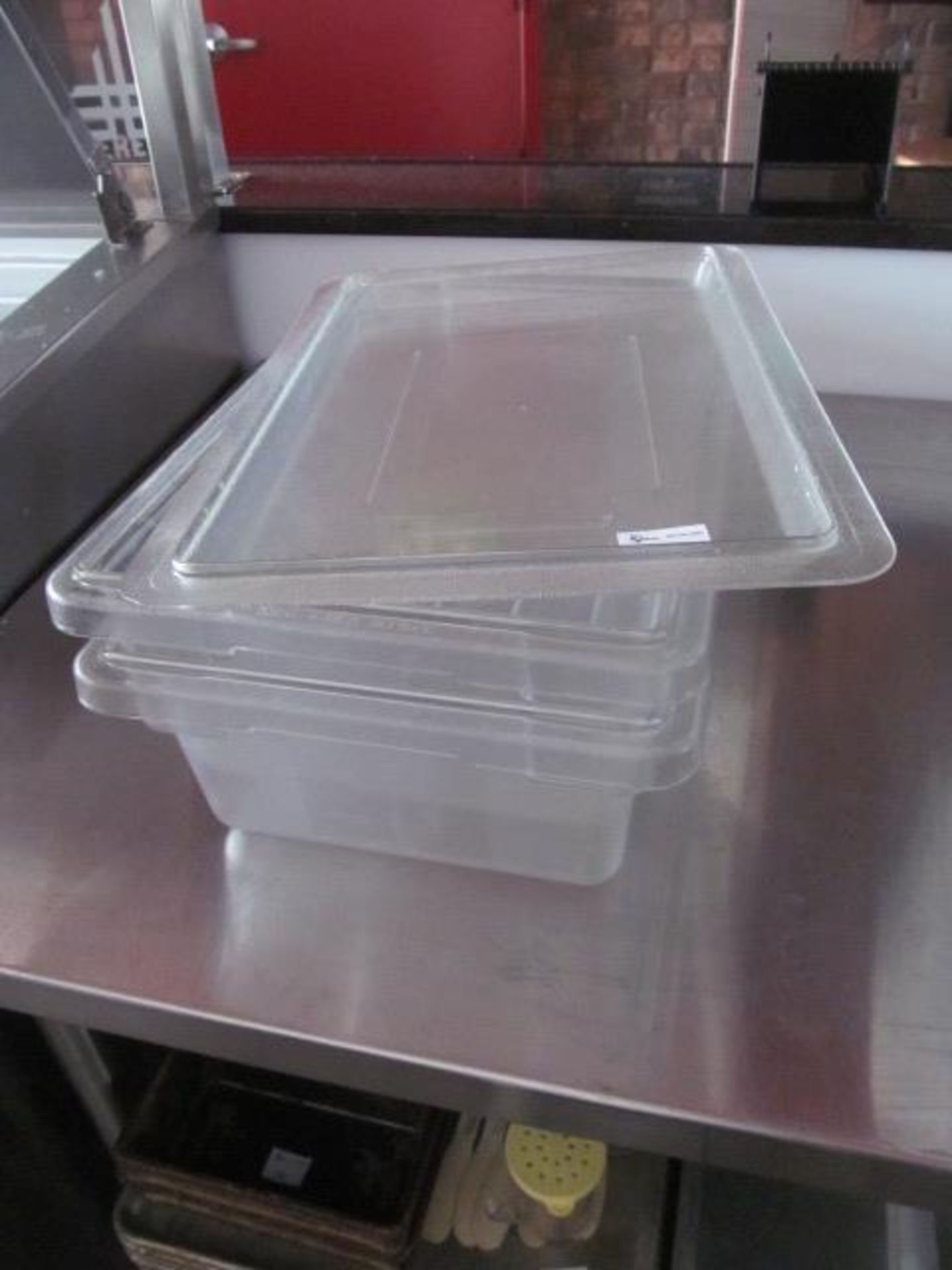 (2) Rubbermaid Plastic Pans w/ One Lid