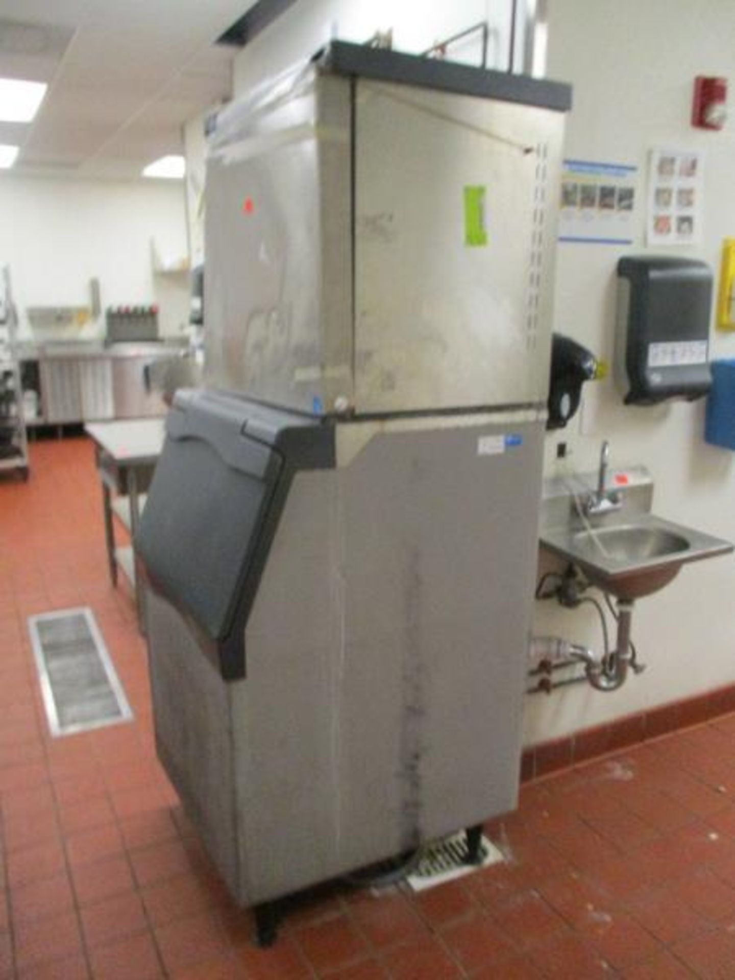 Ice Machine, Scotsman Prodigy, Model: C10305A-32B, SN: 09091320011372 - Has Damage To Right Top