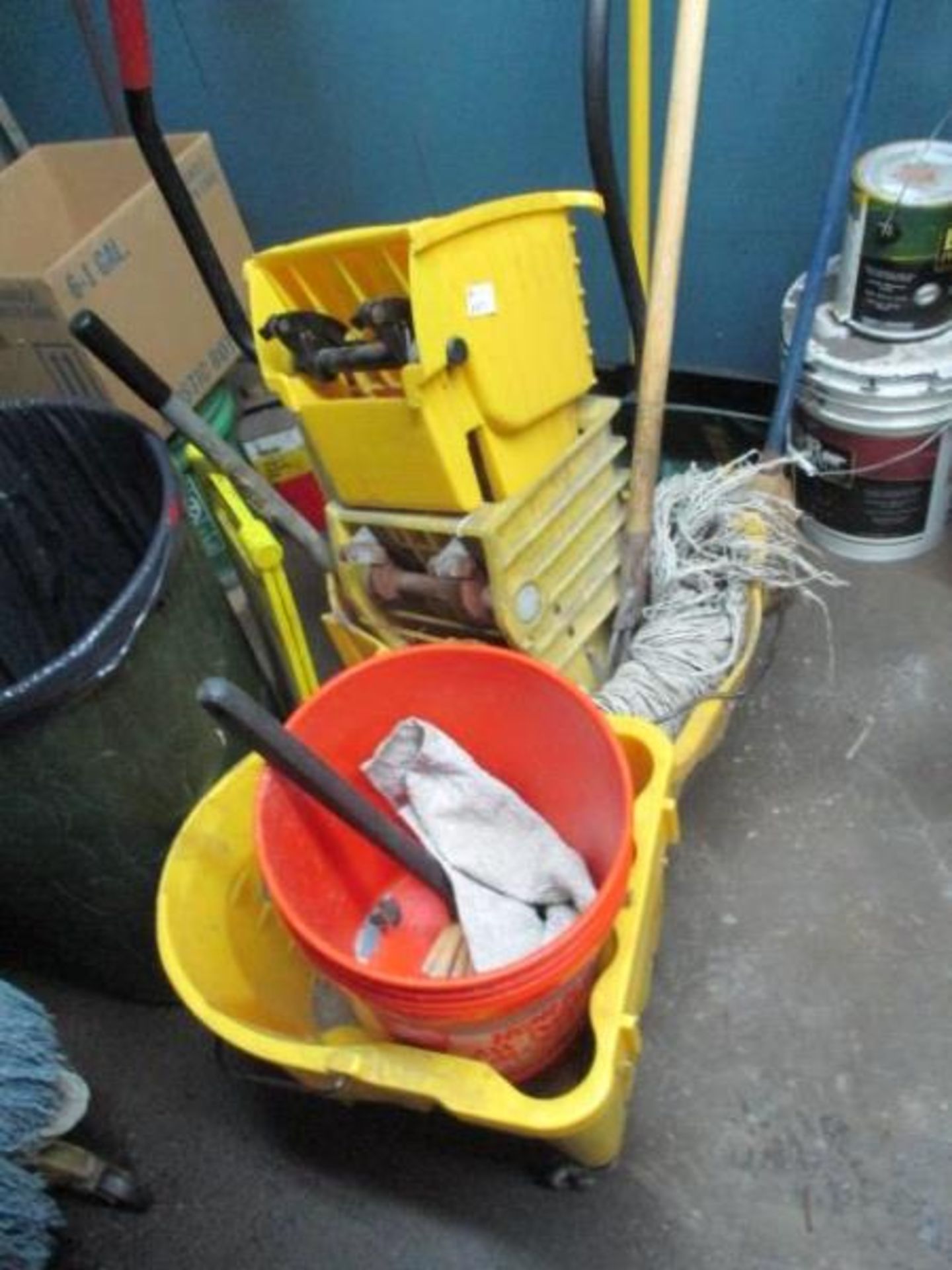 (2) Mop Bucket, Mop, Shovels - Bild 2 aus 2