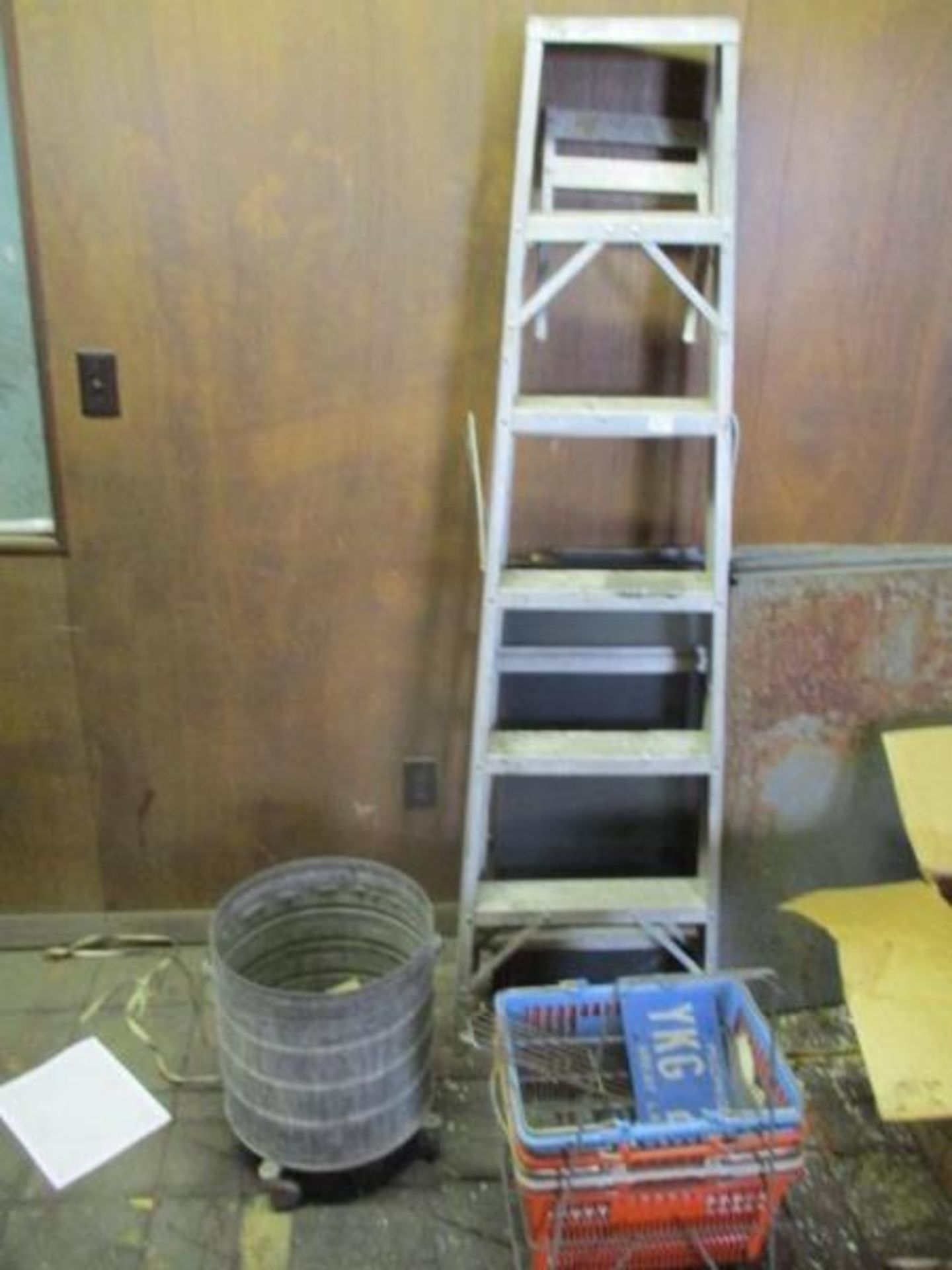 Galvanized Creeper Bucket on Wheels, Vintage Shopping Baskets and aluminum Step Ladder - Image 4 of 4