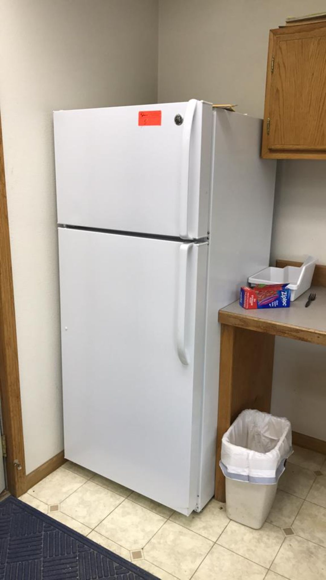 GE white enamel refrigerator / freezer