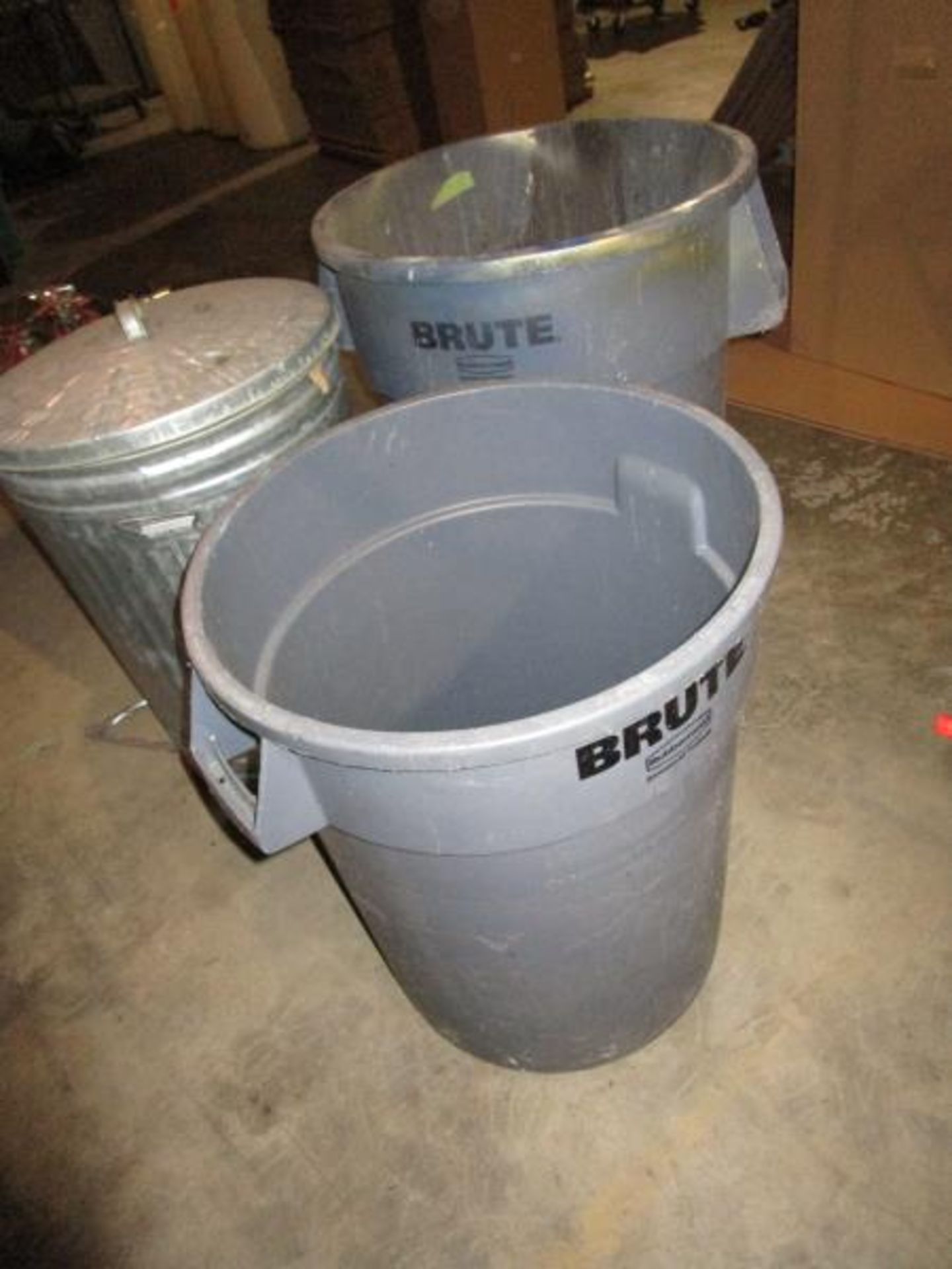 (4) Trash Cans - 3 Asst. Brute & 1 <Metal w/ Lid