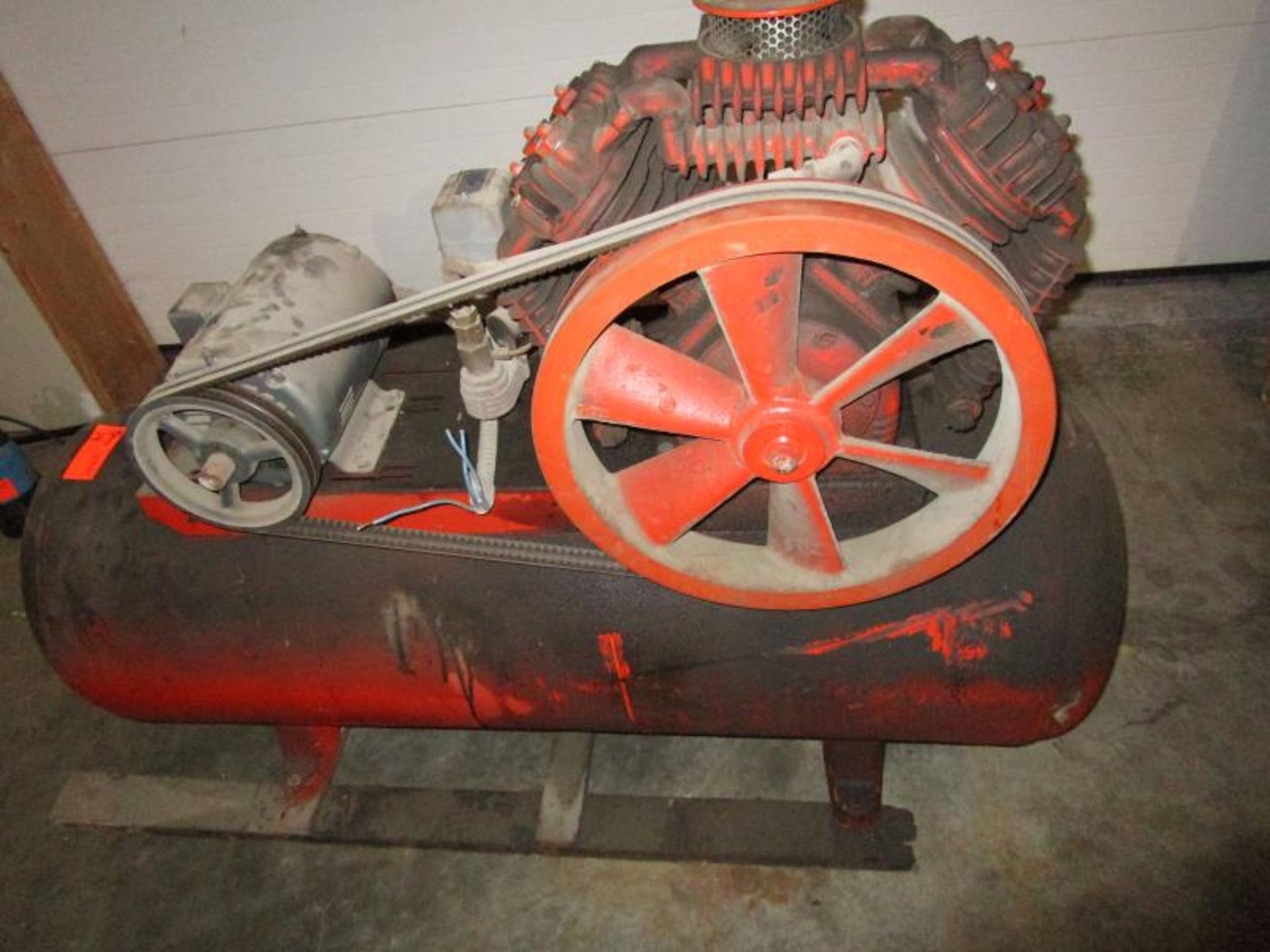 DeVilBiss Air Compressor, Type: VAP, SN: L346B w/ Baldor 5HP Motor Baldor 5HP Motor - Image 3 of 3