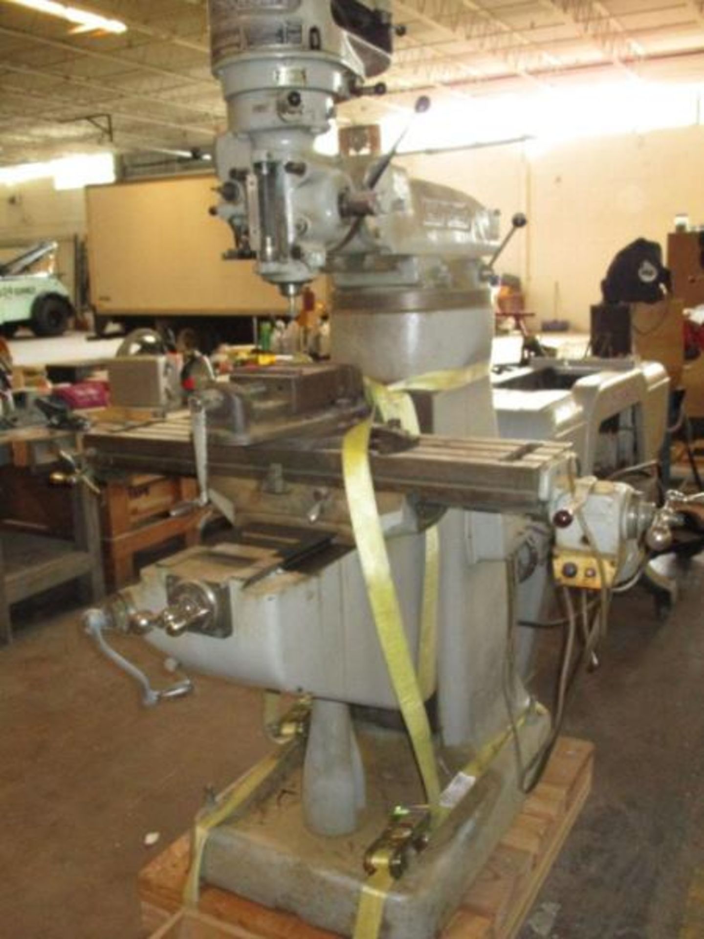 Bridgeport Milling Machine, SN: 153449, w/ Bridgeport Machinist Vice, 9"x42" table 1HP3 phase motor. - Image 9 of 12