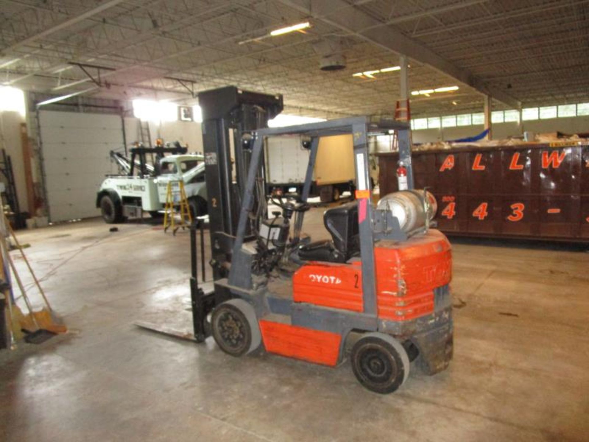 Toyota Forklift Truck, Model: 5FGC25, SN: 5FGCU25-822279, Approx. Weight: 8480 Lbs., Type: LP, - Image 2 of 10