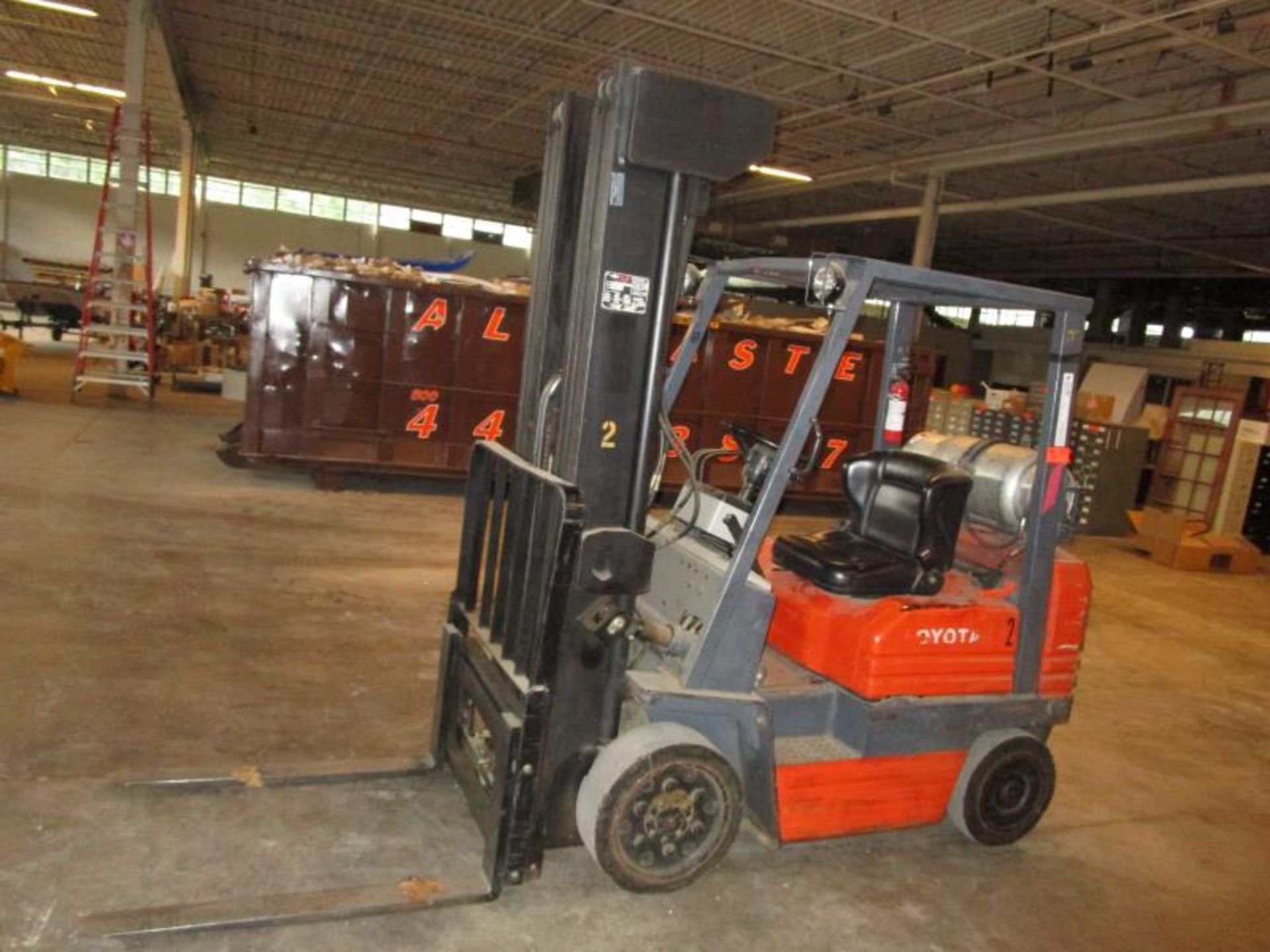 Toyota Forklift Truck, Model: 5FGC25, SN: 5FGCU25-822279, Approx. Weight: 8480 Lbs., Type: LP,