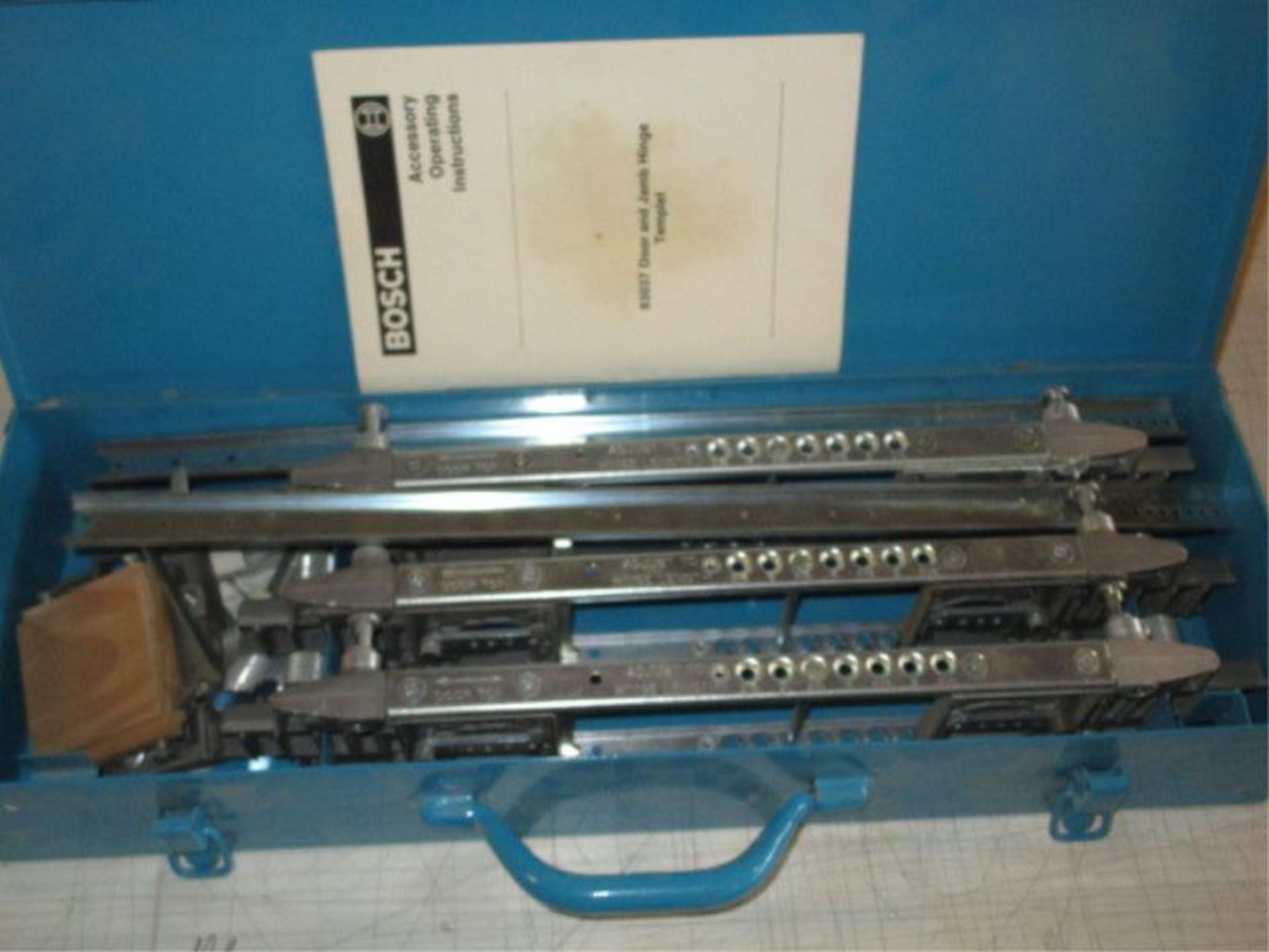 Bosch Deluxe Hinge Butt Templet 83038 in Blue Metal Case Metal Case - Image 2 of 3