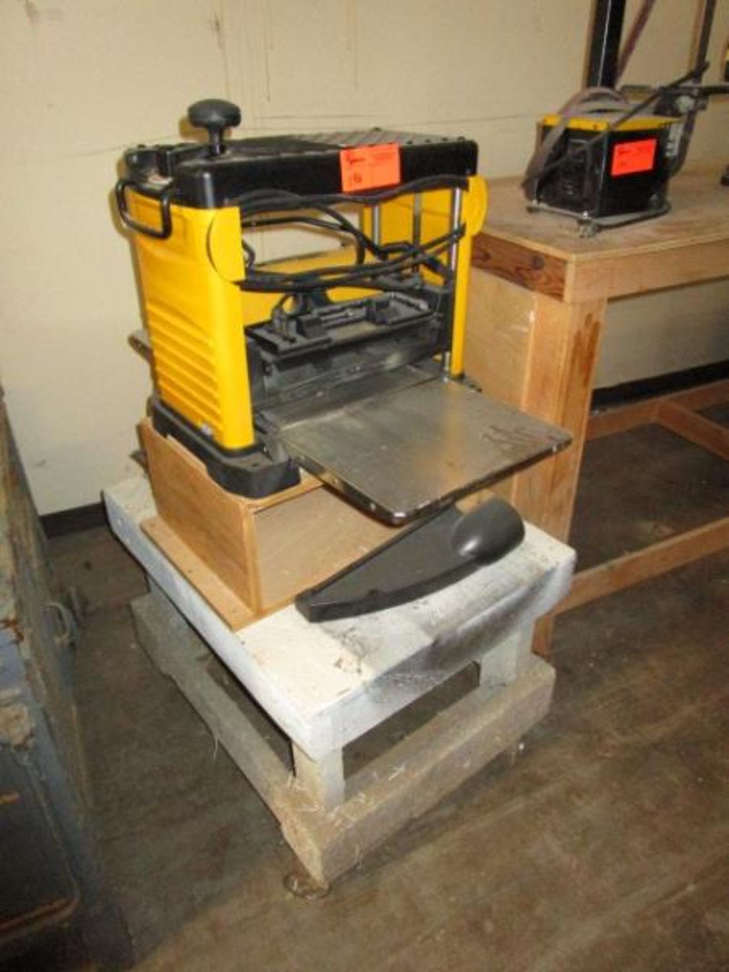 Thickness Planer w/ Stant by Delta, Model: DW733 - Image 4 of 7