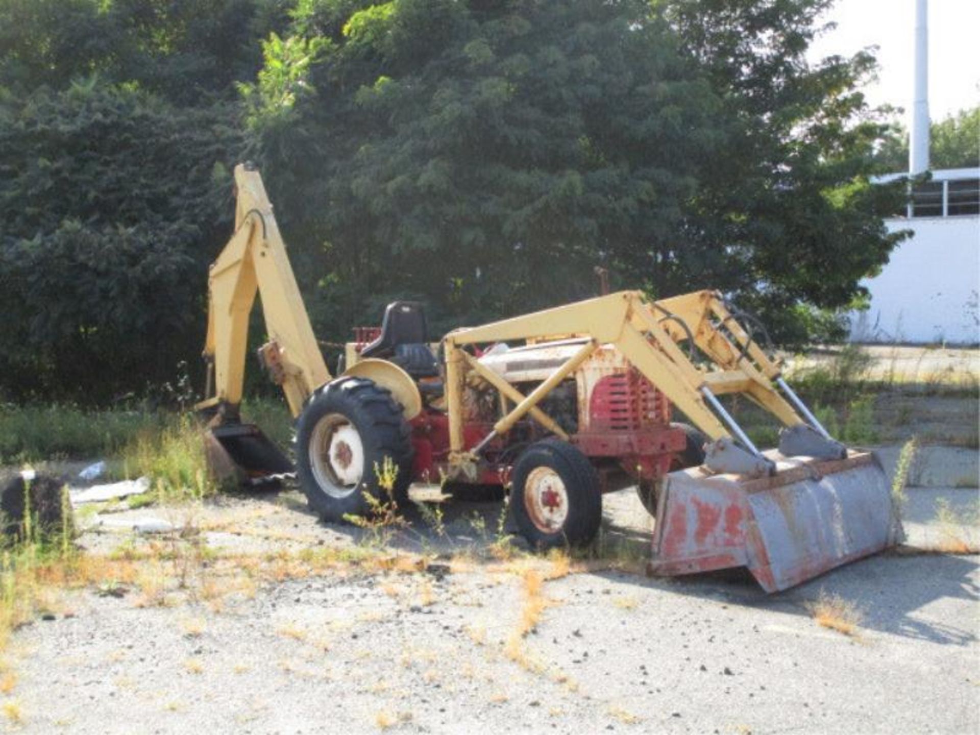 Ford 4040 Industrial Tractor / Backhoe, 6' Front Bucket, 24" Rear Bucket & Trenching Bucket