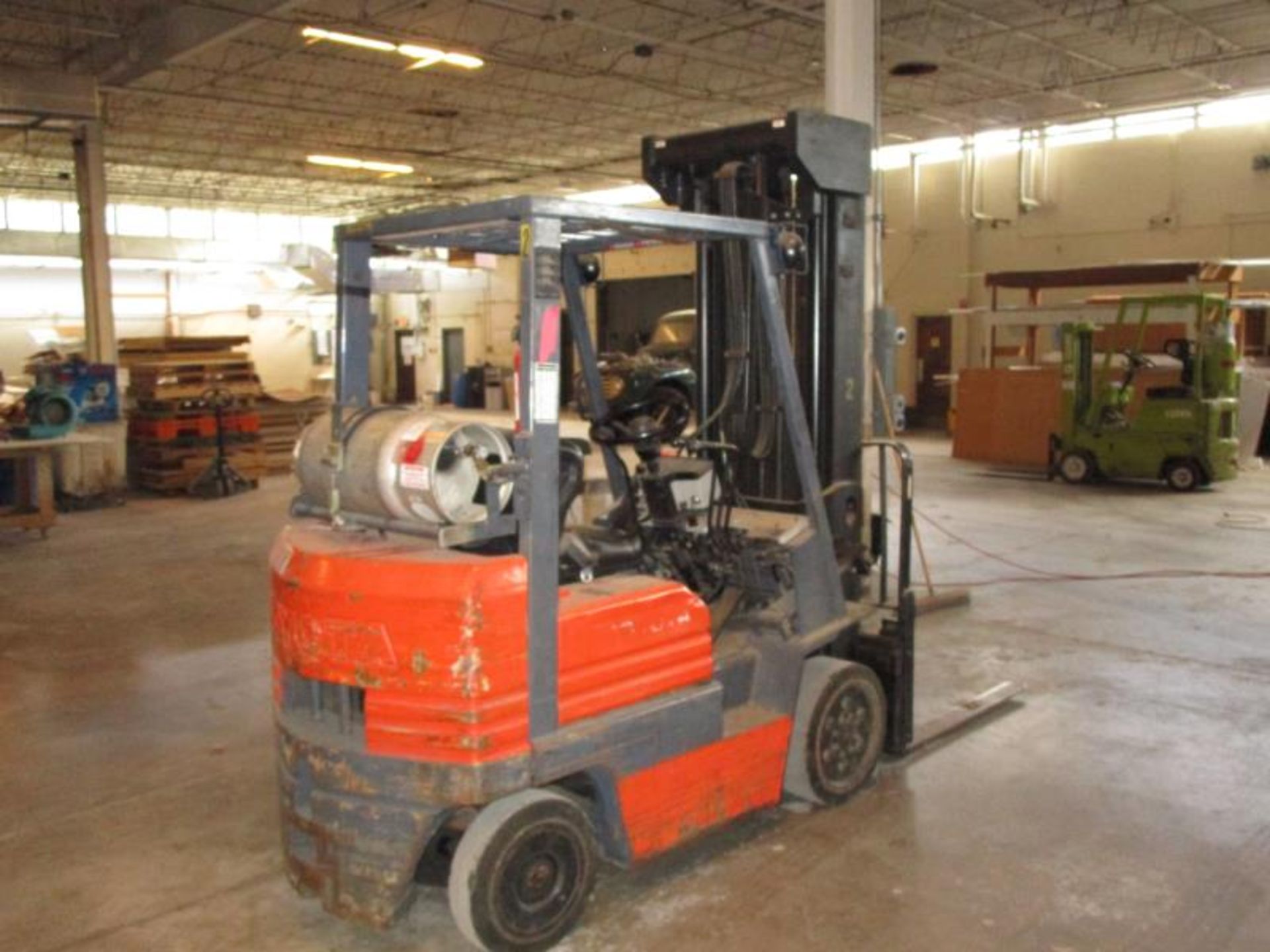 Toyota Forklift Truck, Model: 5FGC25, SN: 5FGCU25-822279, Approx. Weight: 8480 Lbs., Type: LP, - Image 4 of 10