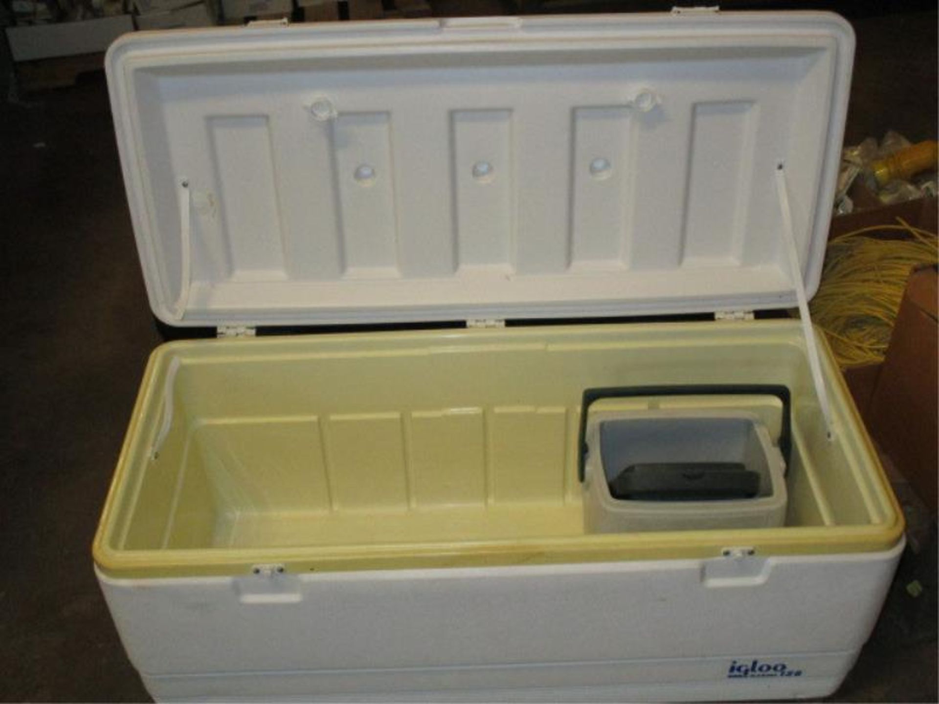 Igloo 128 White Cooler - Image 3 of 4