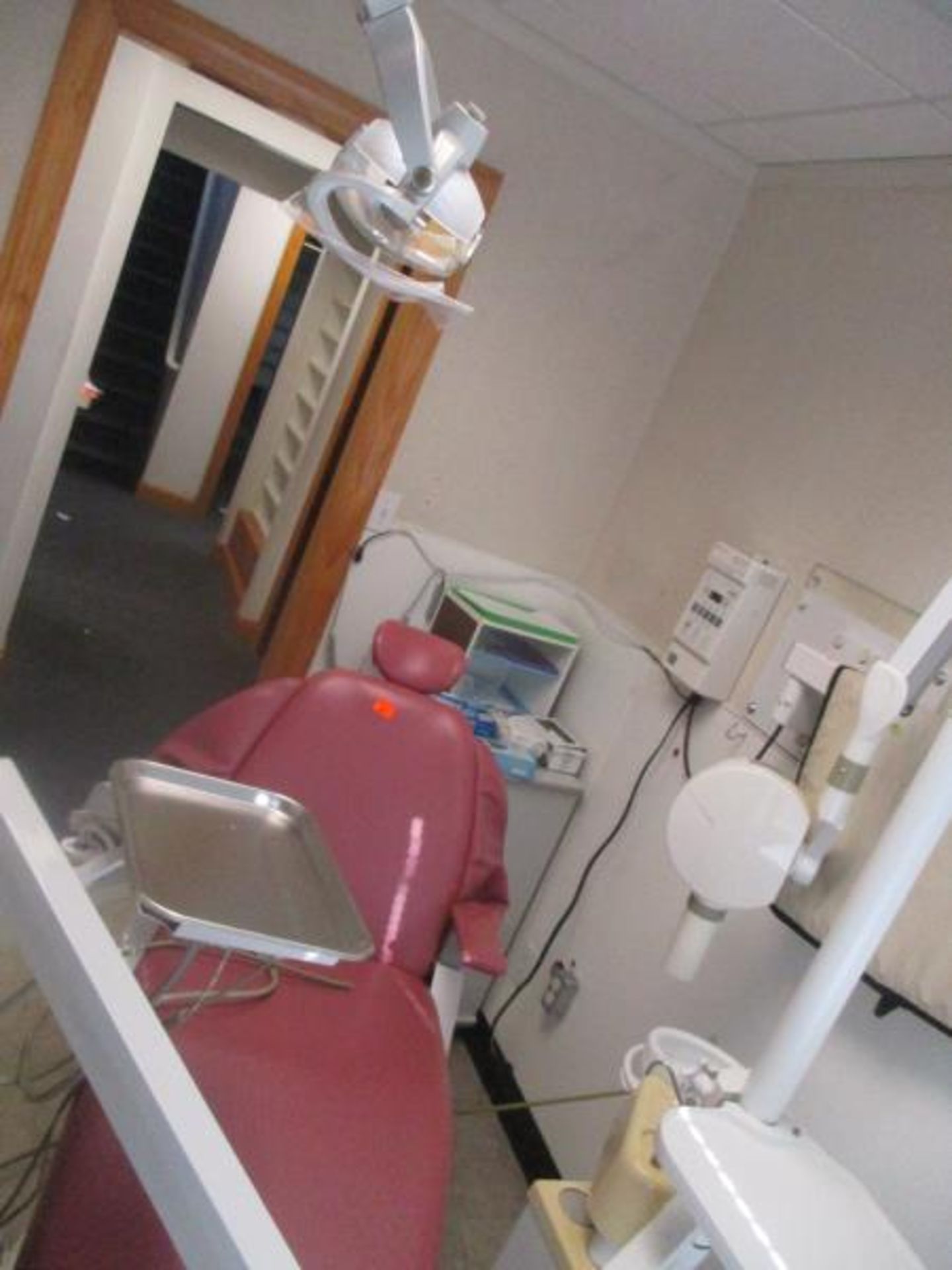 Belmont X-Caliber Dental Chair w/ Cupsidor, Light, Ampco Musio Delivery Unit, Cracked Plastic Back