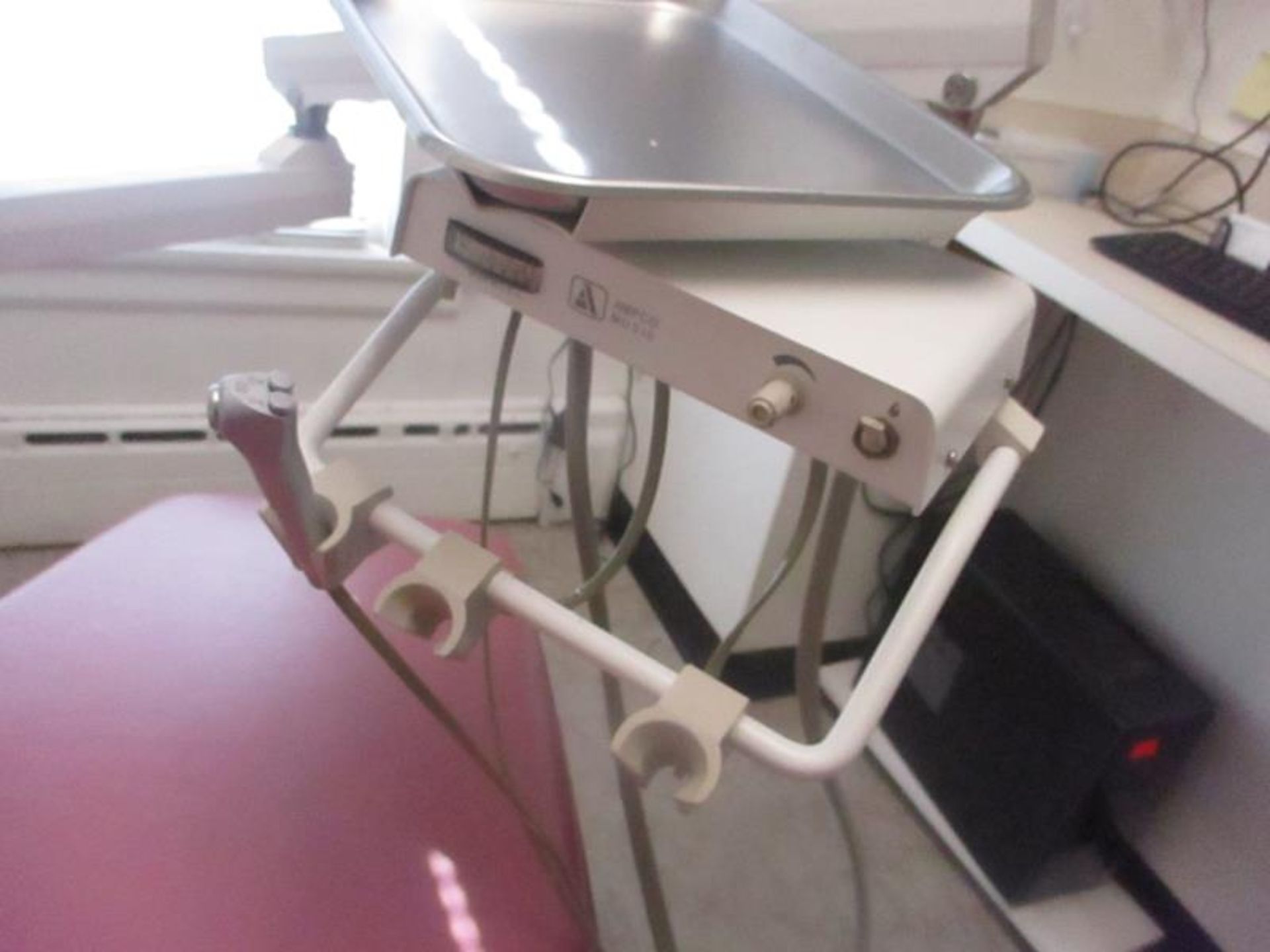 Belmont X-Caliber Dental Chair w/ Cupsidor, Light, Ampco Musio Delivery Unit, Cracked Plastic Back - Image 4 of 7