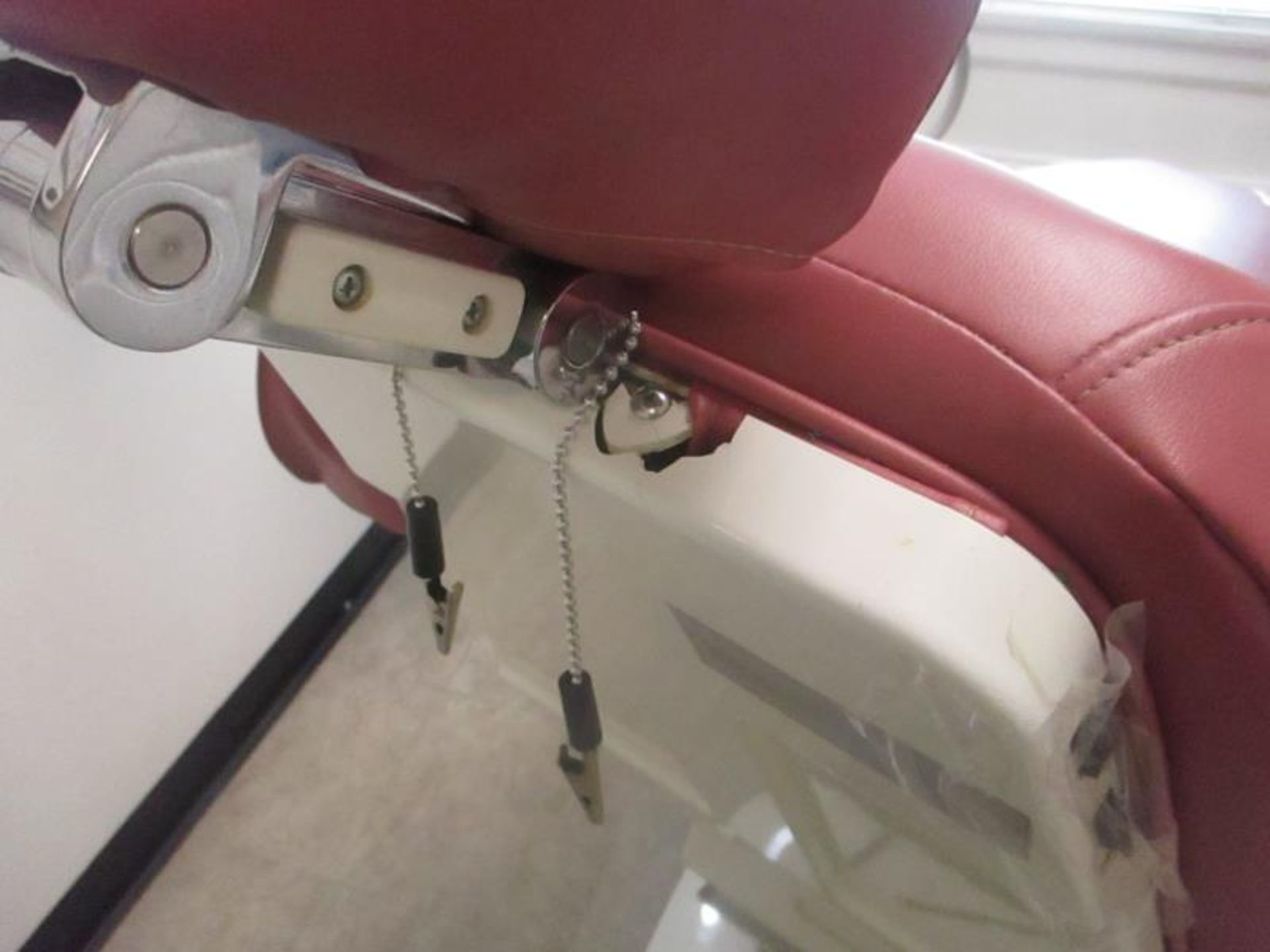 Belmont X-Caliber Dental Chair w/ Cupsidor, Light, Ampco Musio Delivery Unit, Cracked Plastic Back - Image 5 of 7