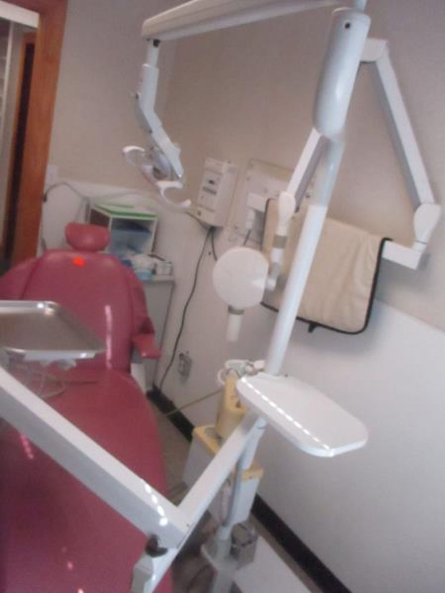 Belmont X-Caliber Dental Chair w/ Cupsidor, Light, Ampco Musio Delivery Unit, Cracked Plastic Back - Image 2 of 7