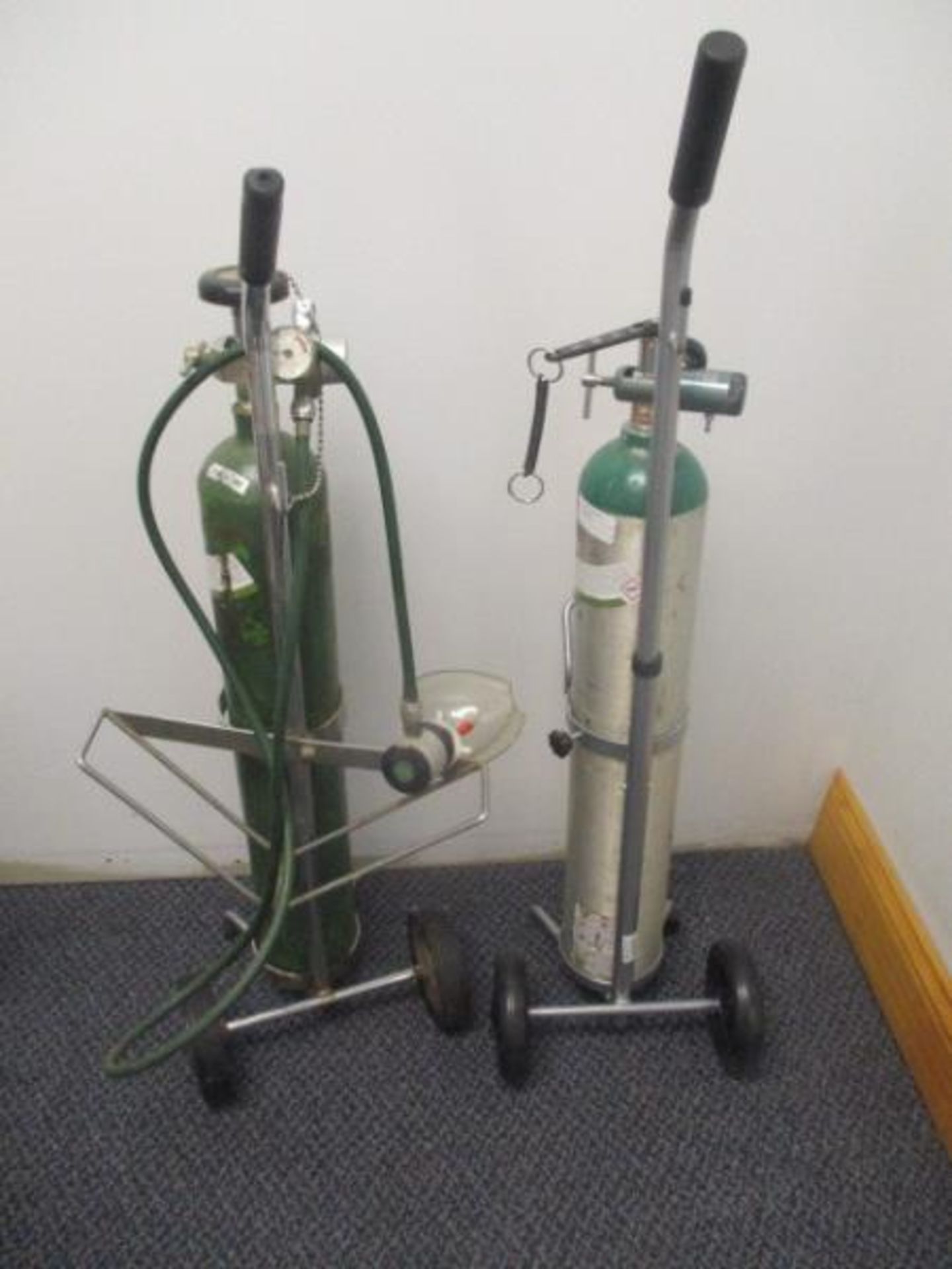 (2) Oxygen Tanks w/ Cart & Regulator - Image 4 of 4