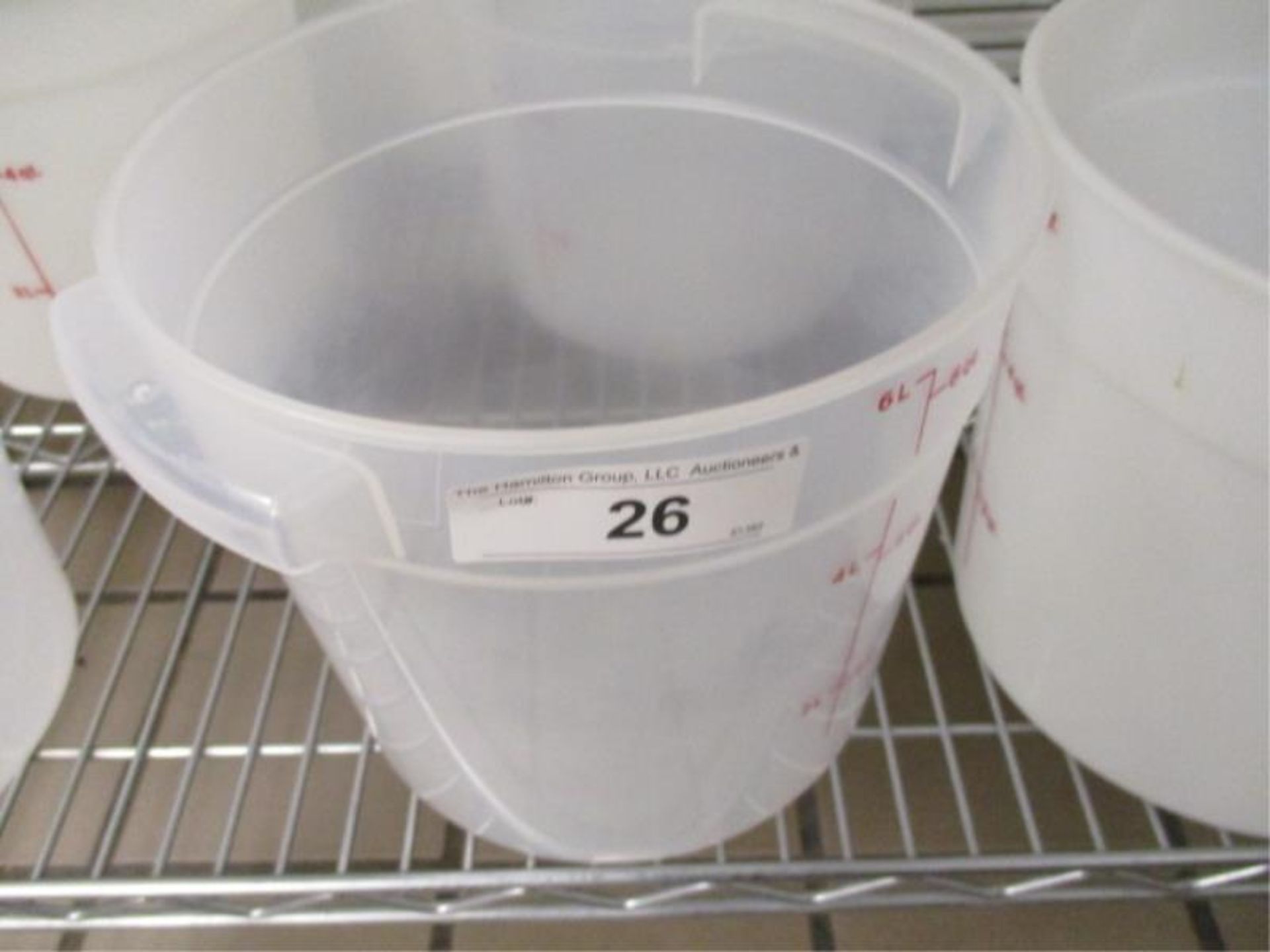 (7) 6 pt plastic containers, 2 have slotted bottoms - Image 4 of 4