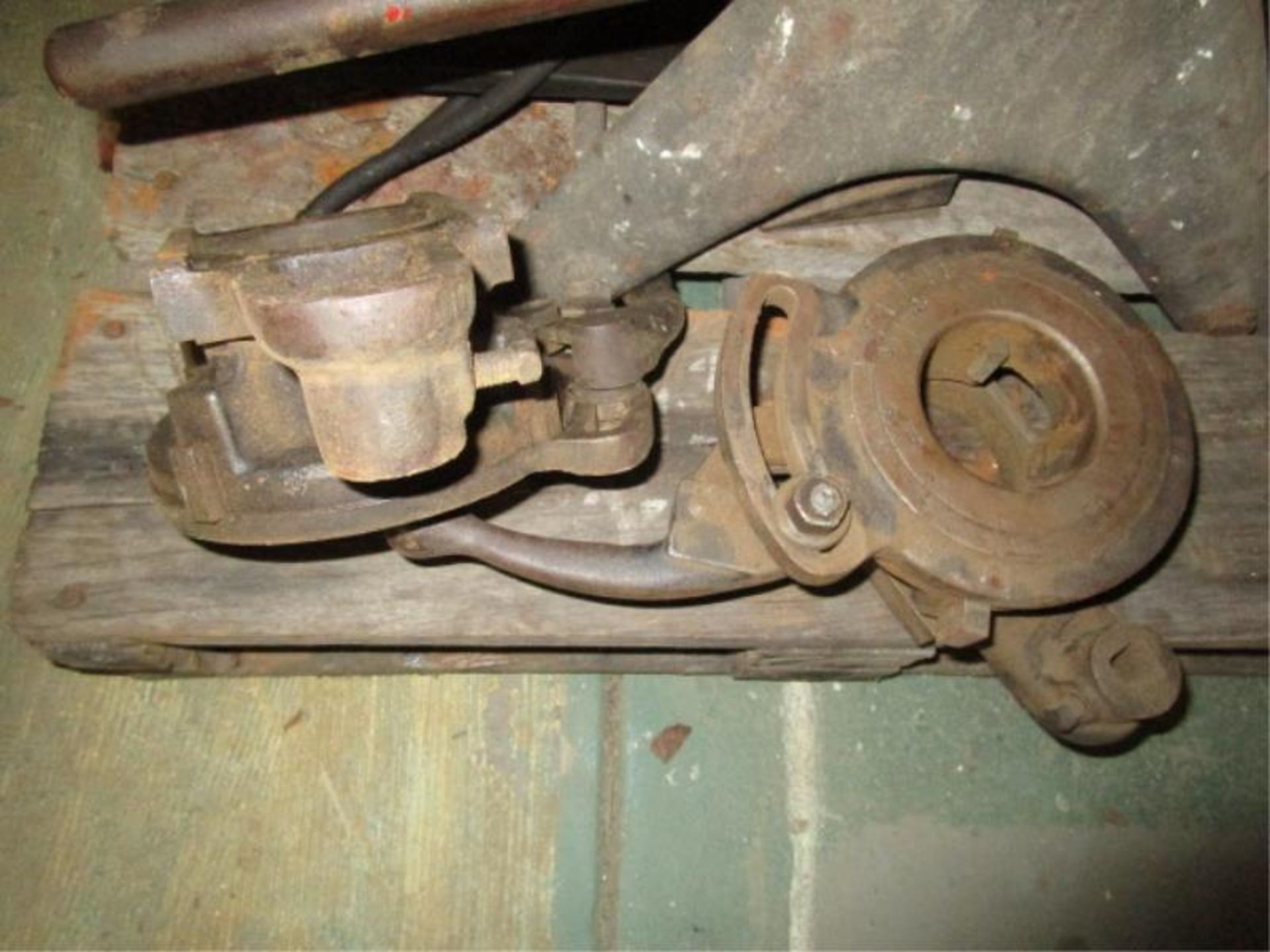 Lot -Grinding Wheel/Buffer, bench top pneumatic pipe threader - Image 3 of 3