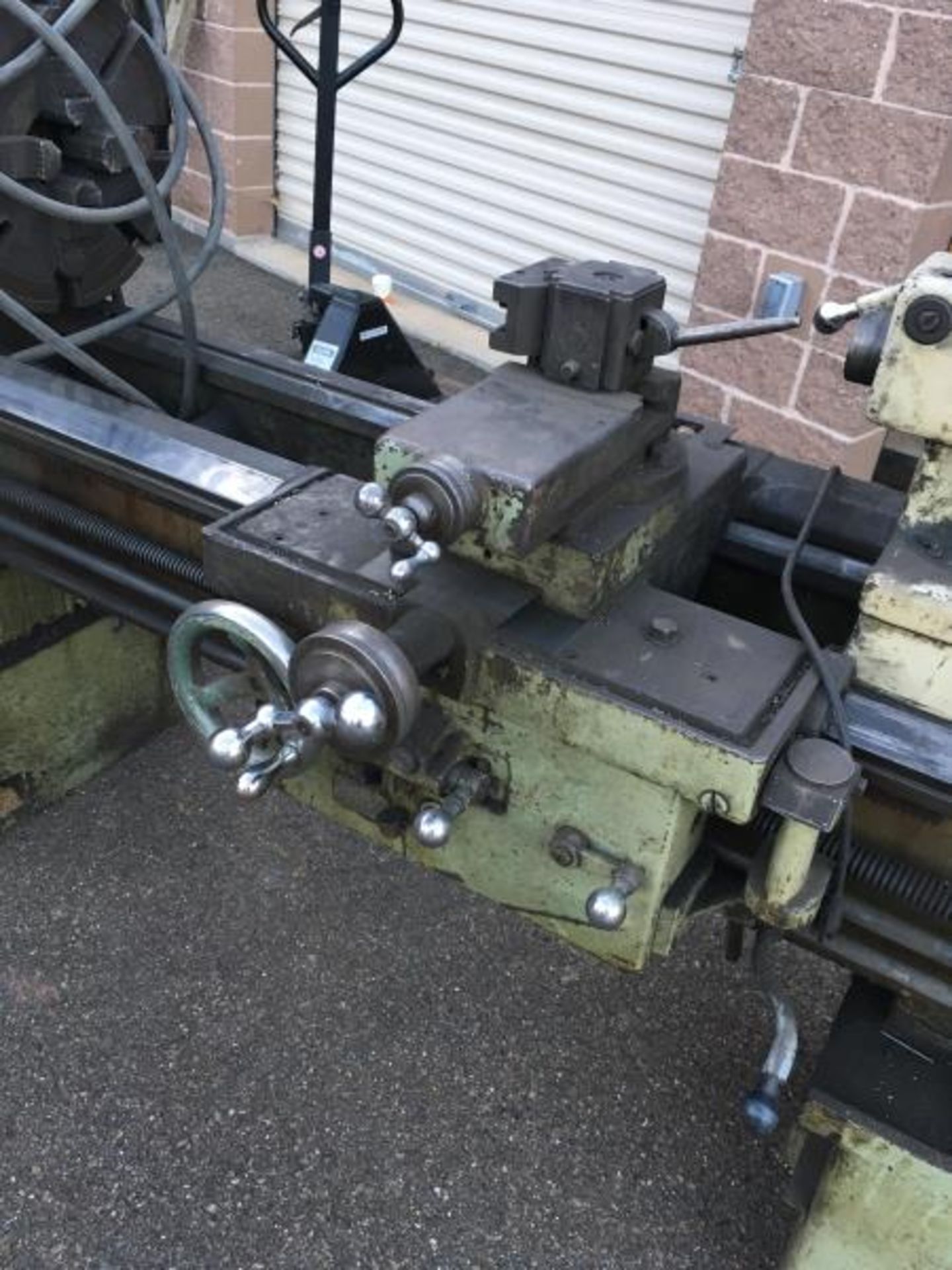 Leblond Regal Lathe with 4Jaw Chuck, Tool Post Holder, Tail Stock and Horton 15-150 Model Chuck - Image 10 of 11