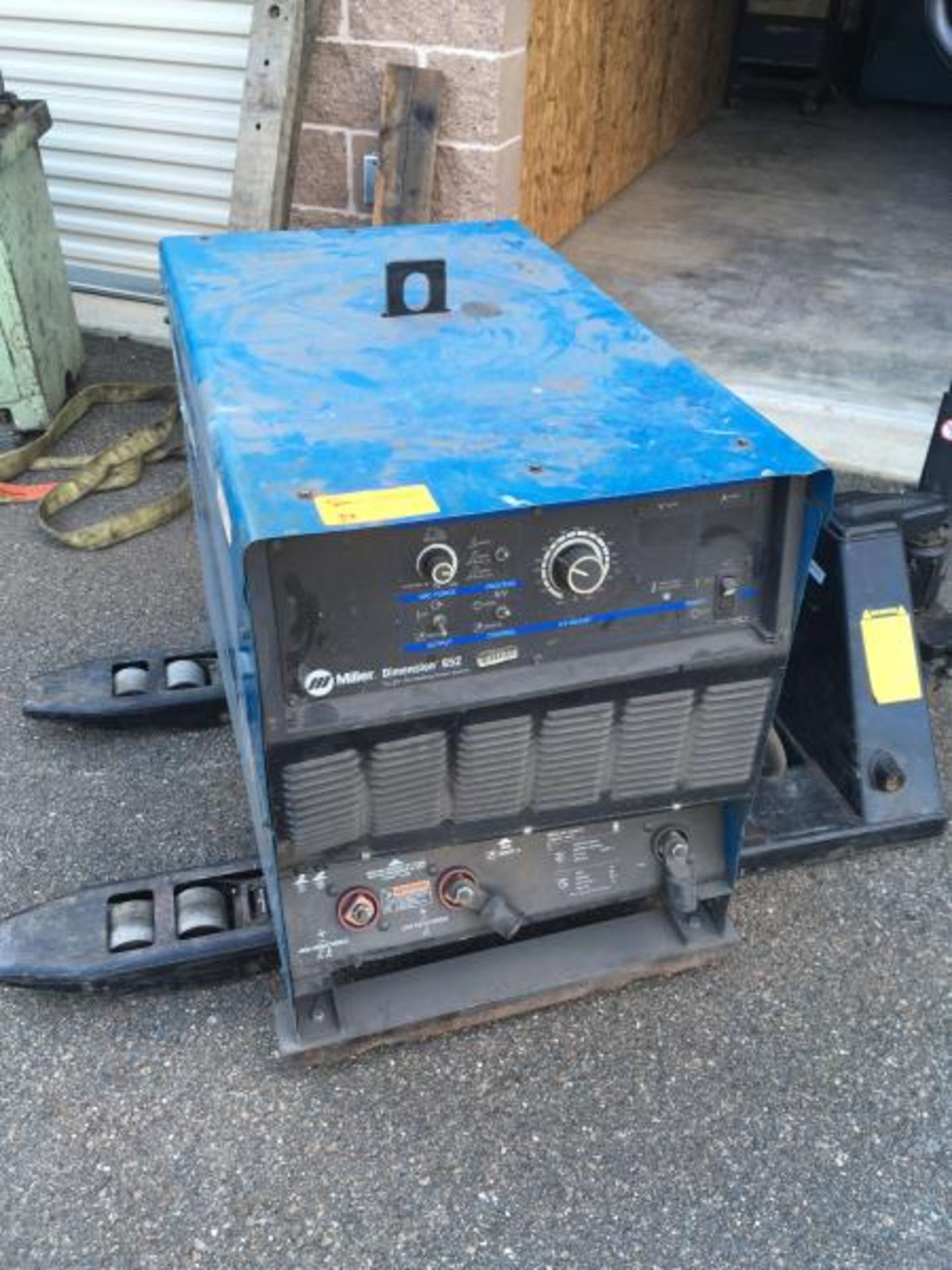 Miller Dimension 652 CC/CV-DV Welding Power Source